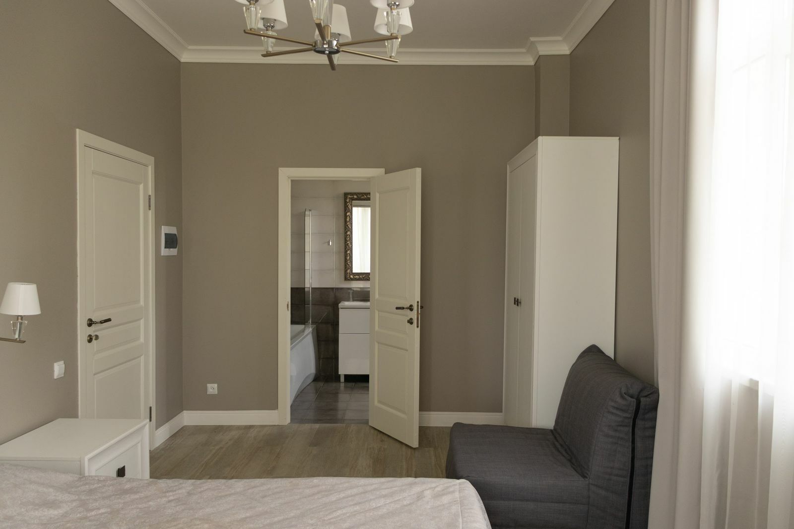 Трехместный номер с балконом