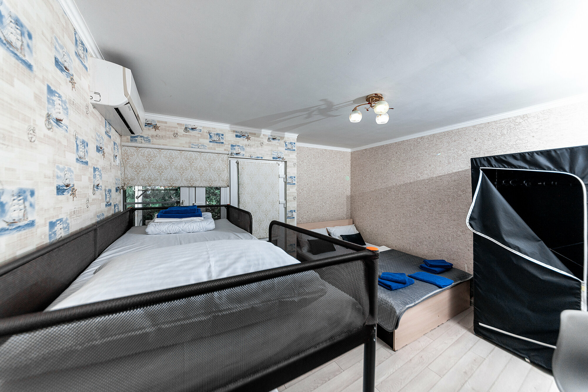 Четырехместный номер с душем