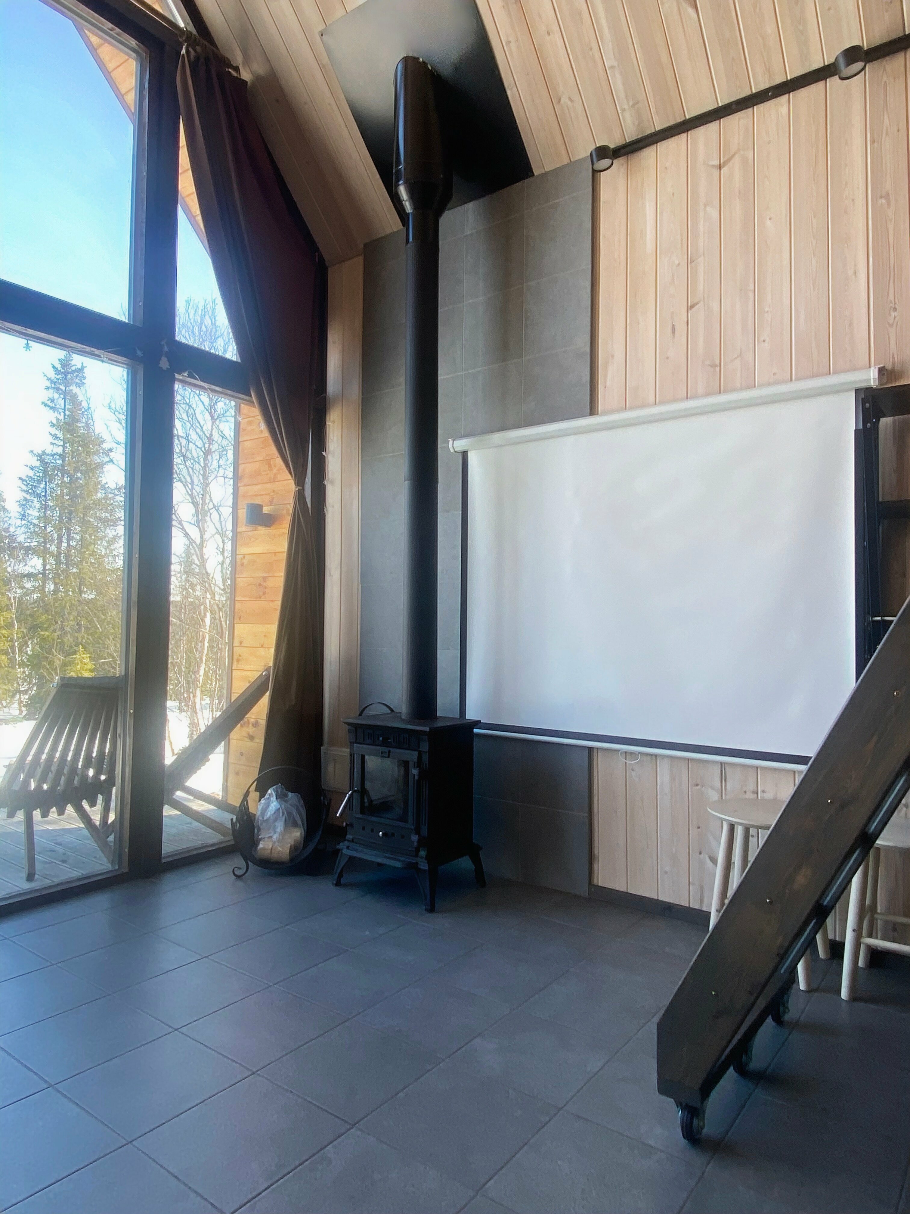 Коттедж с видом на лес