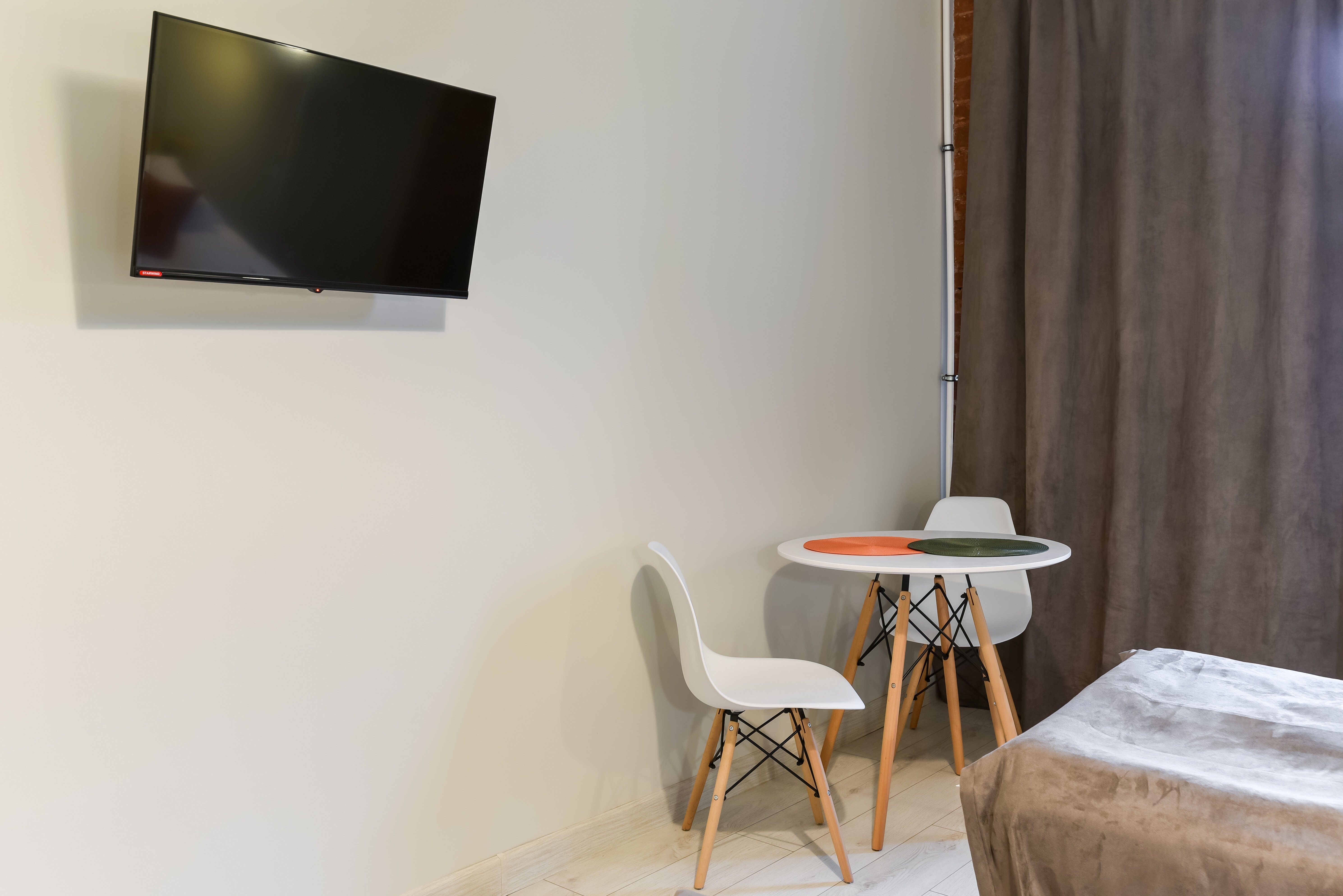 Двухместный номер с 2 отдельными кроватями и общей ванной комнатой