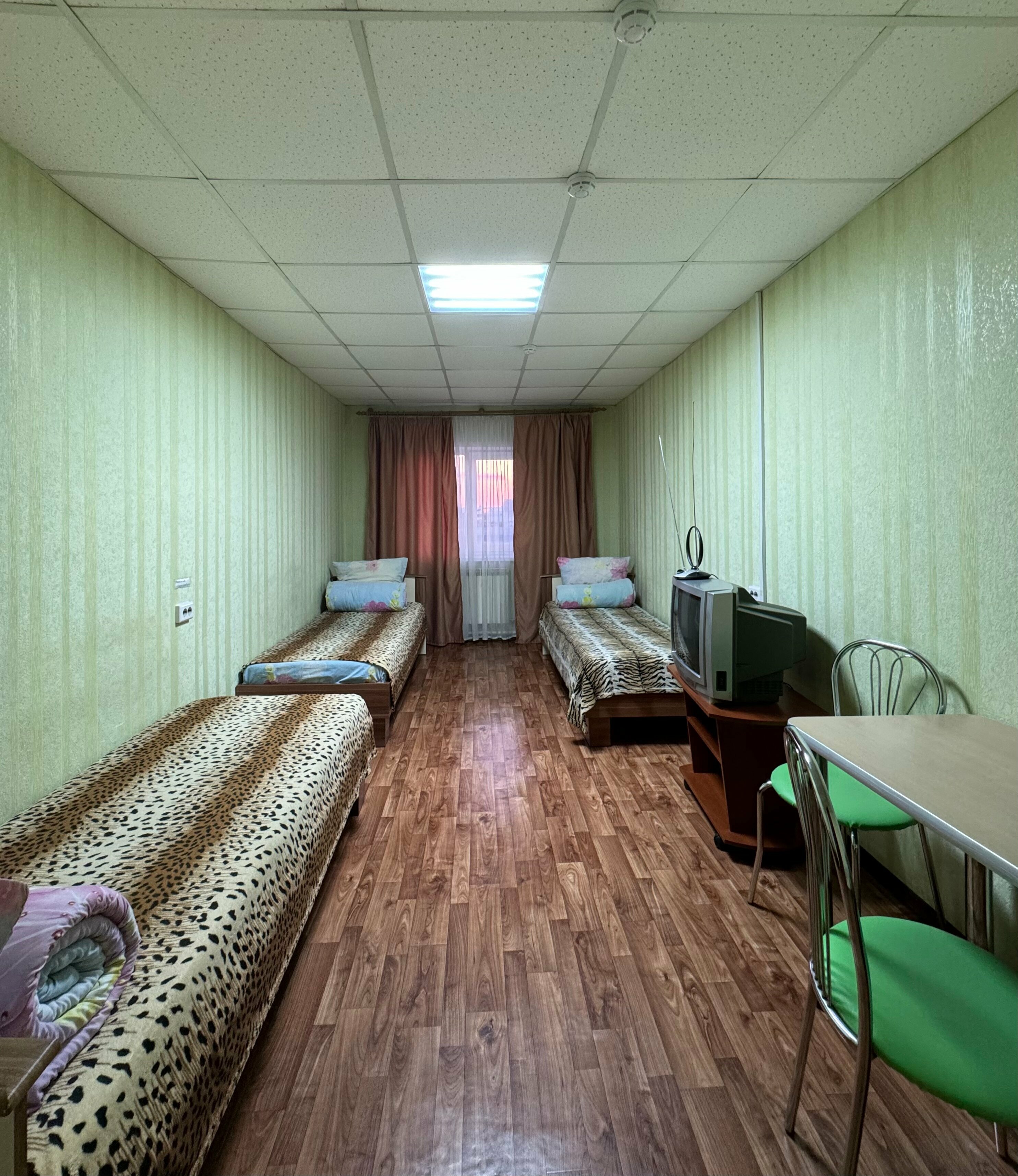 Трехместный номер с общей ванной комнатой