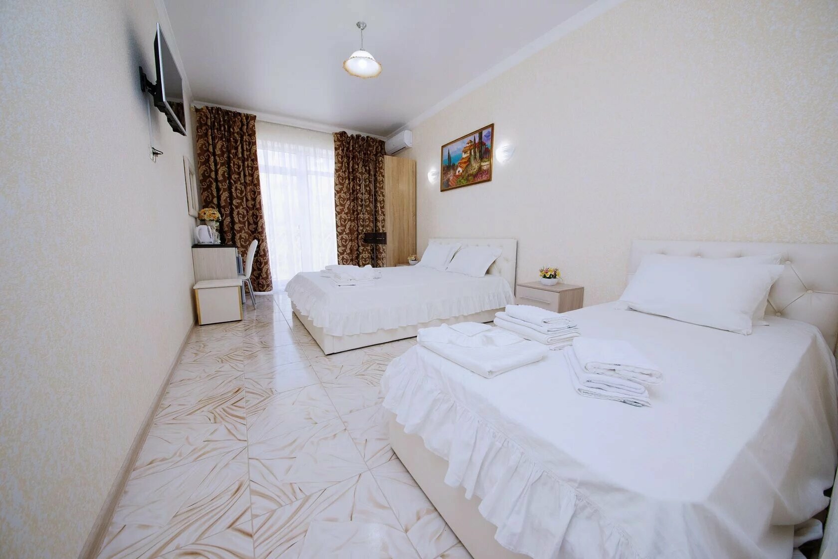 Трехместный номер с балконом