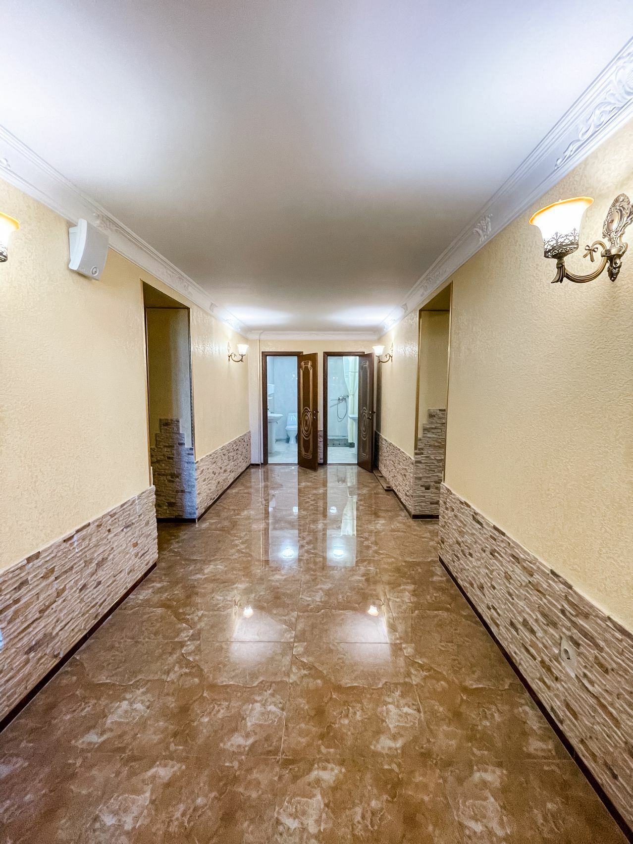 Четырехместный номер эконом-класса с общей ванной комнатой