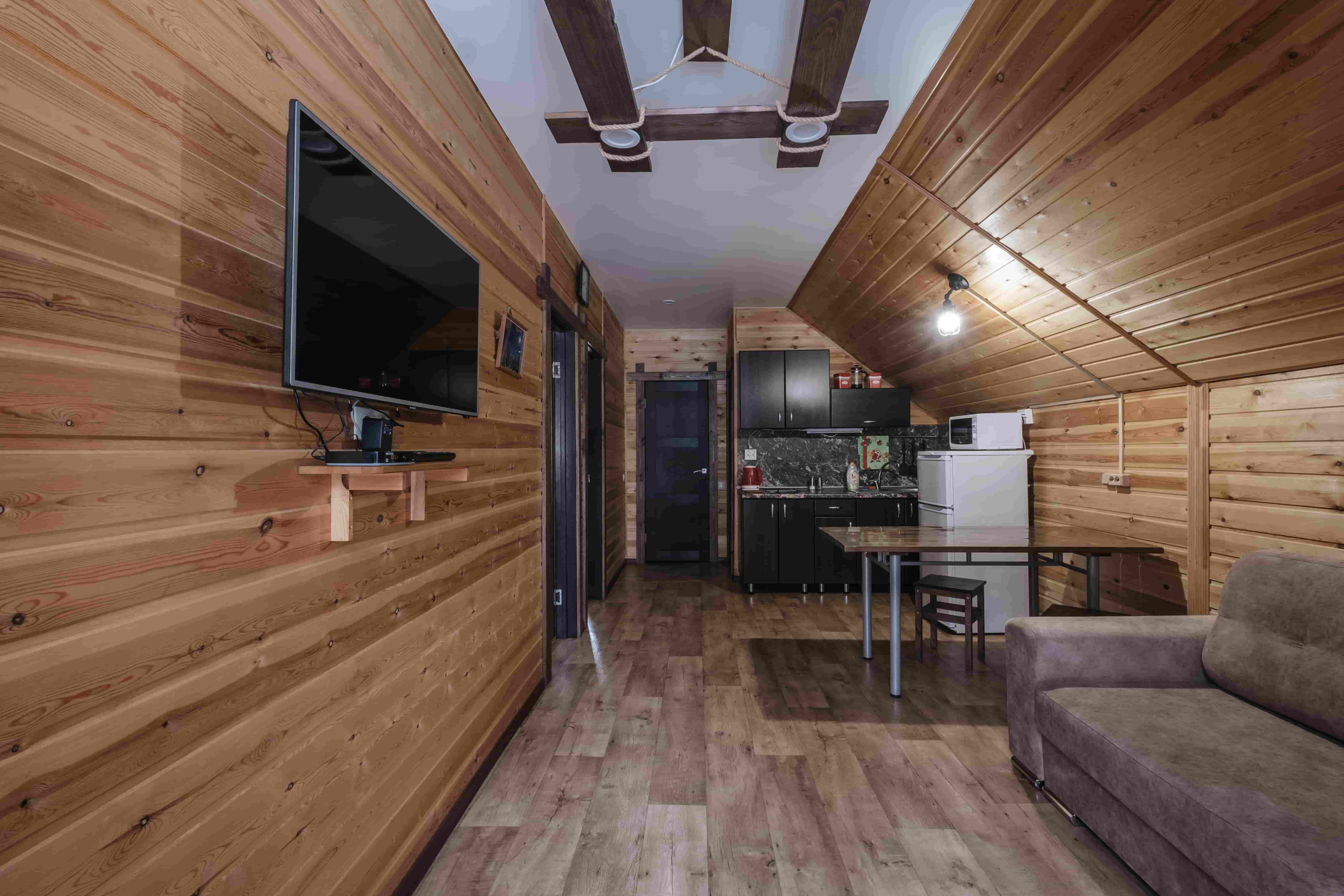 Коттедж с балконом