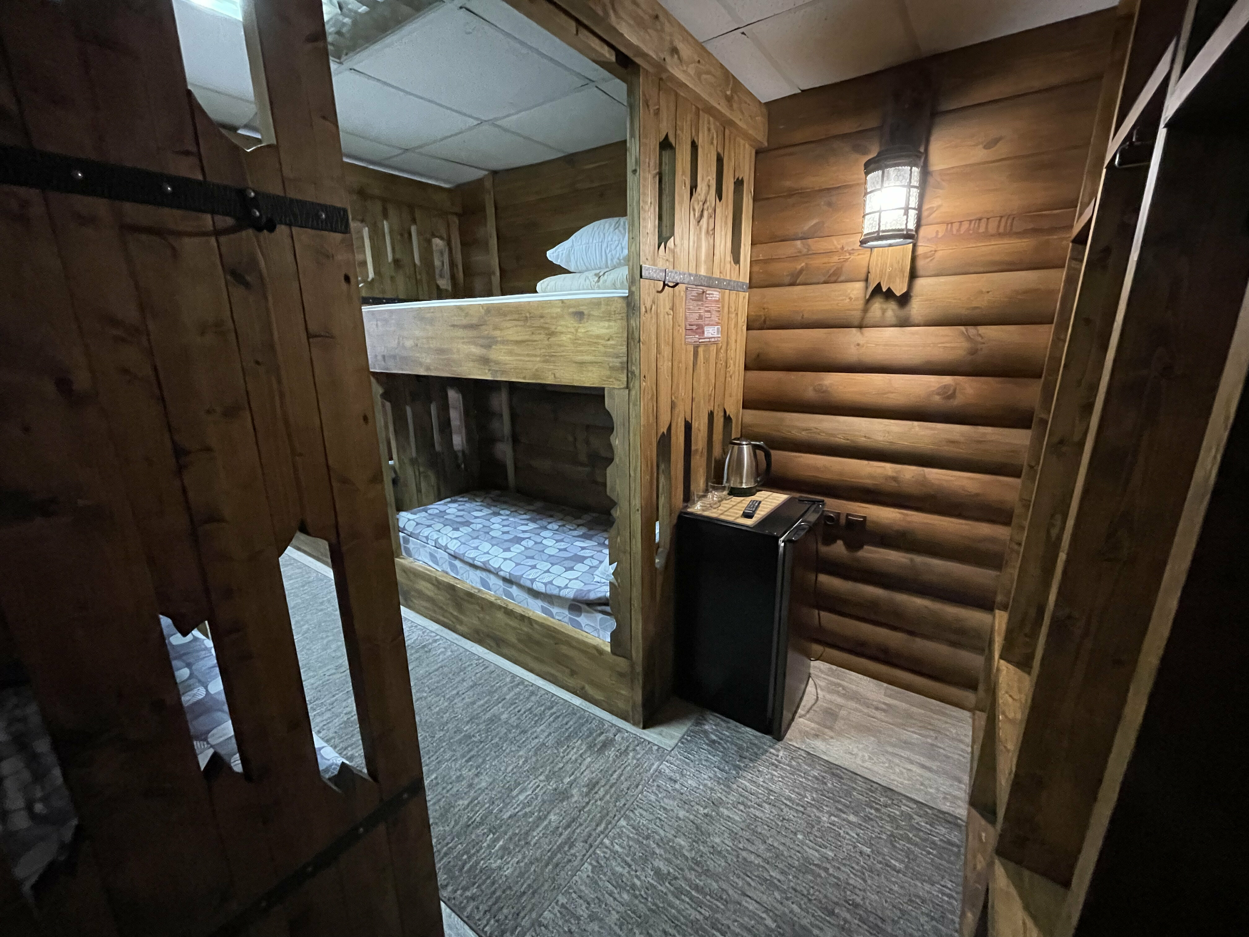 Семейный номер с общей ванной комнатой