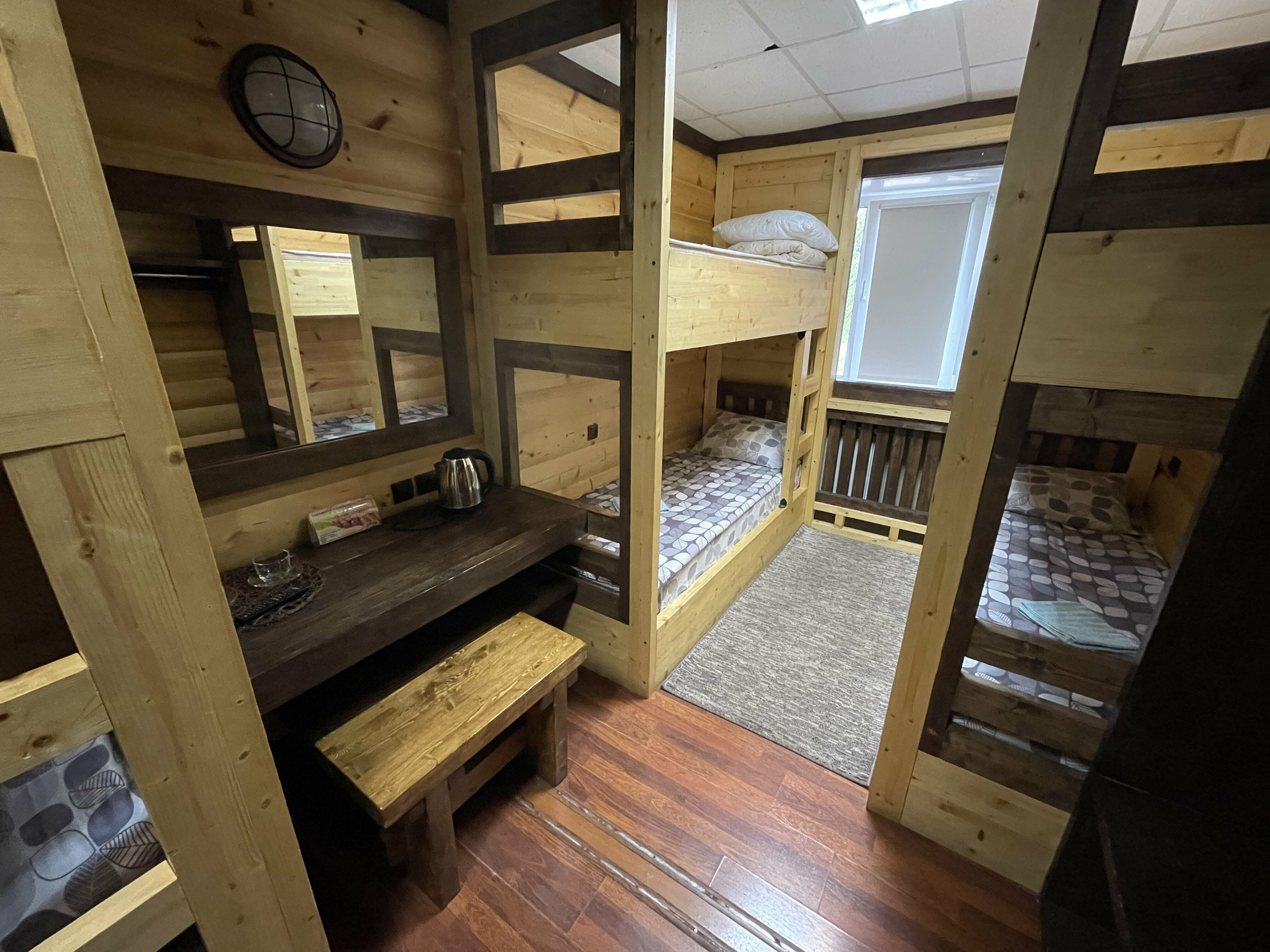 Семейный номер с общей ванной комнатой