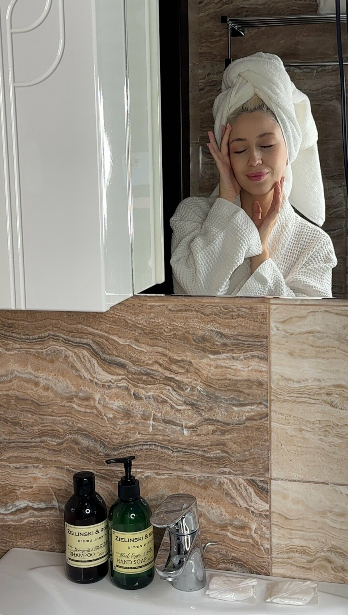 Полулюкс с раздельными кроватями (просторный, с высокими потолками 3,2 м)