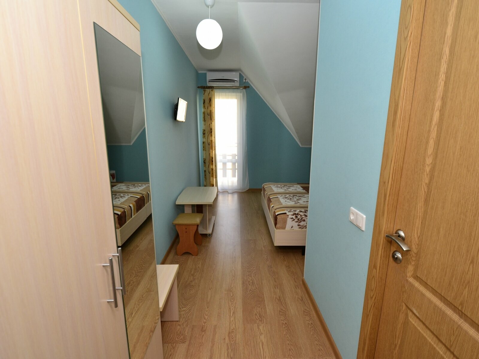 Двухместный номер эконом-класса с 1 кроватью или 2 отдельными кроватями