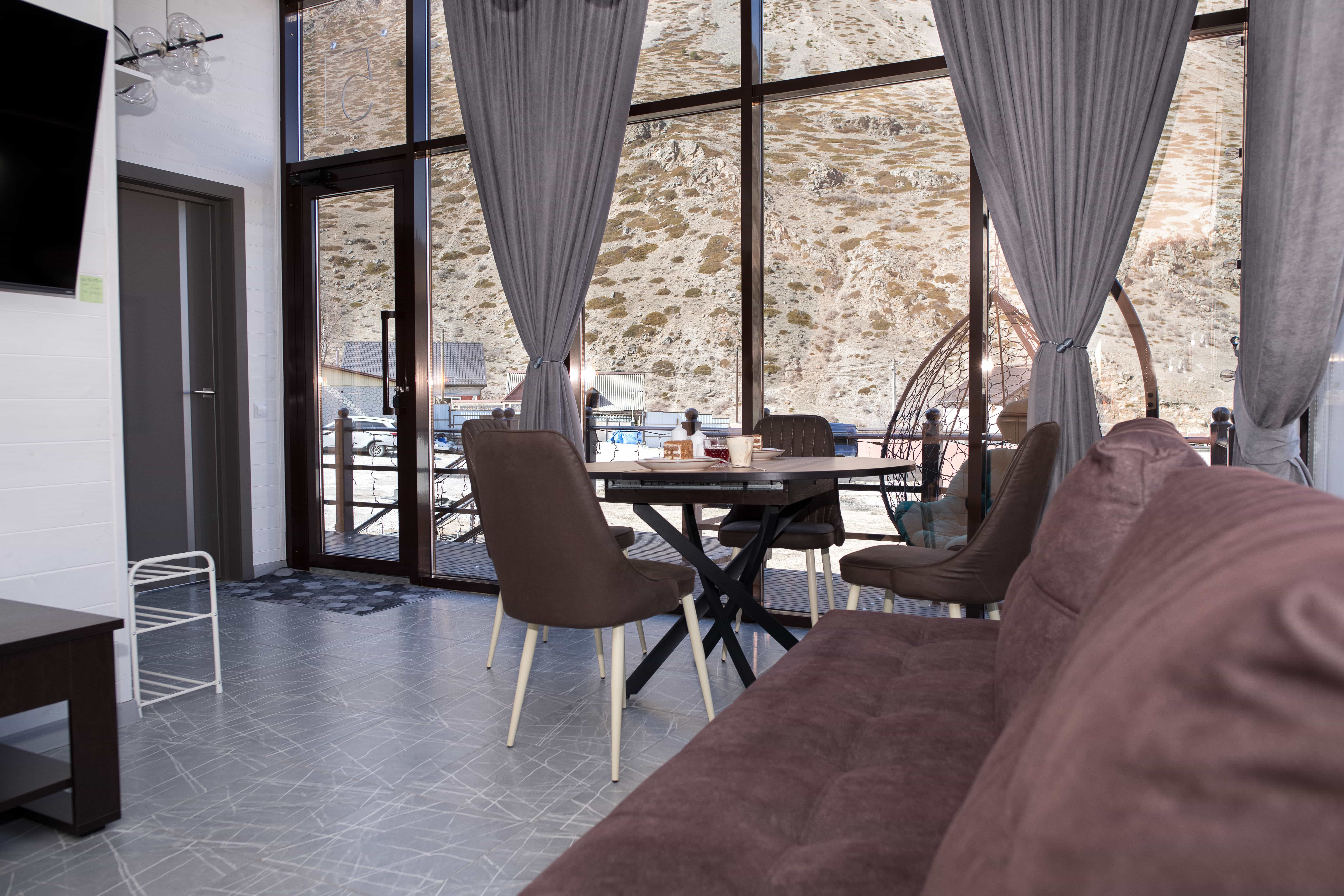 Дом с видом на горы