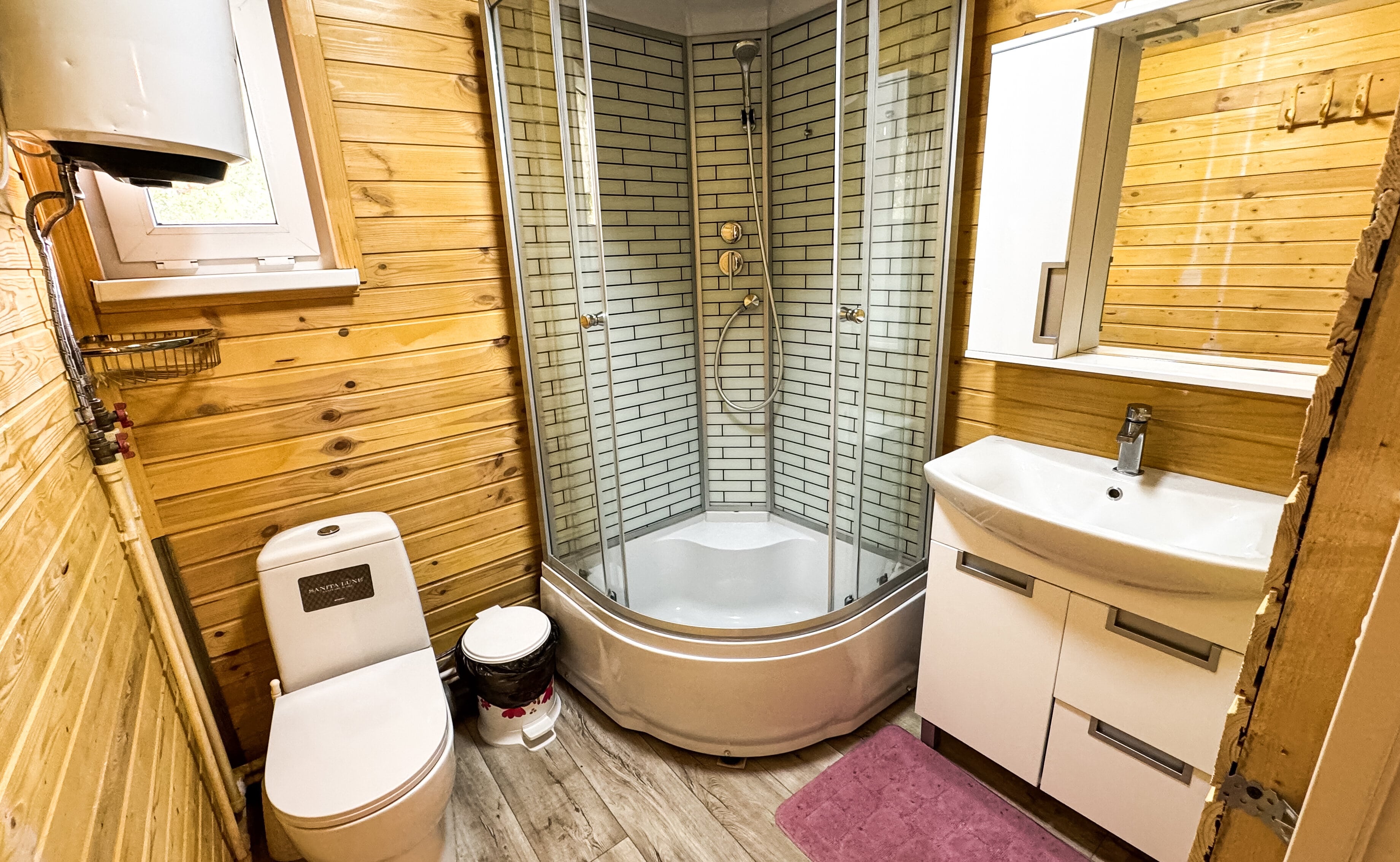 Трехкомнатный одноэтажный домик без кухни | на территории гостевого дома