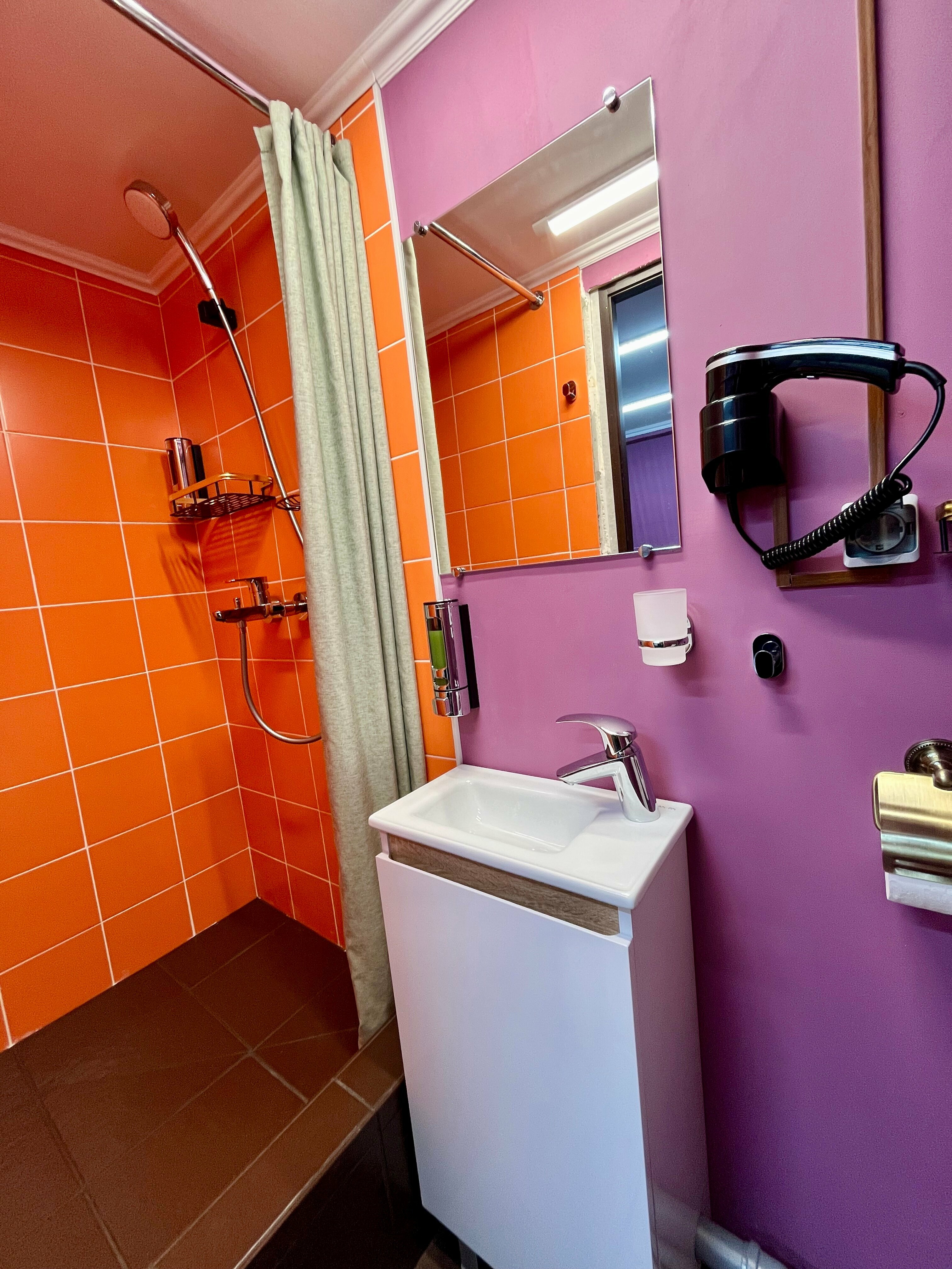 Двухместный комфортный номер с ванной комнатой