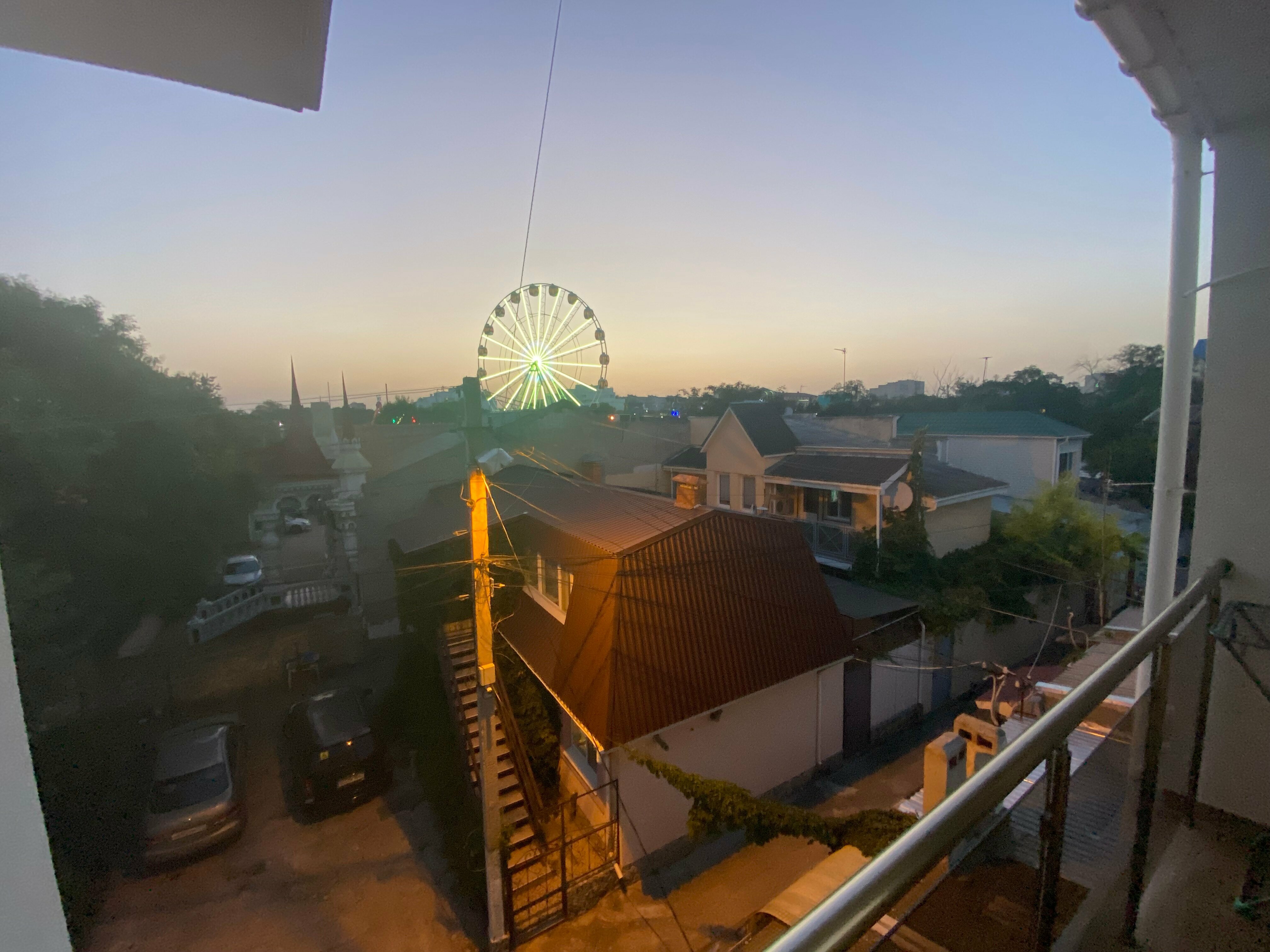 Трехместный номер с балконом