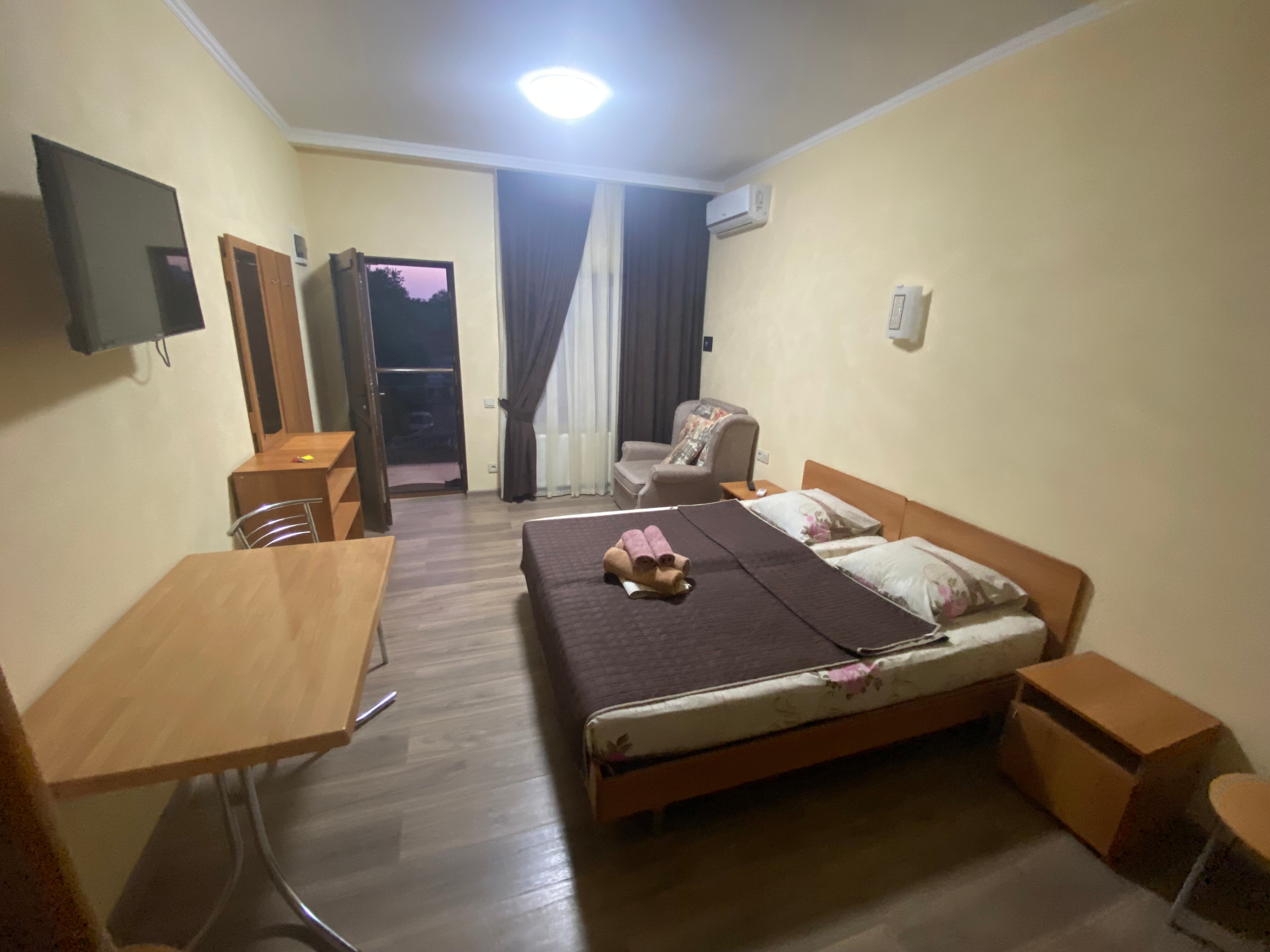 Трехместный номер с балконом