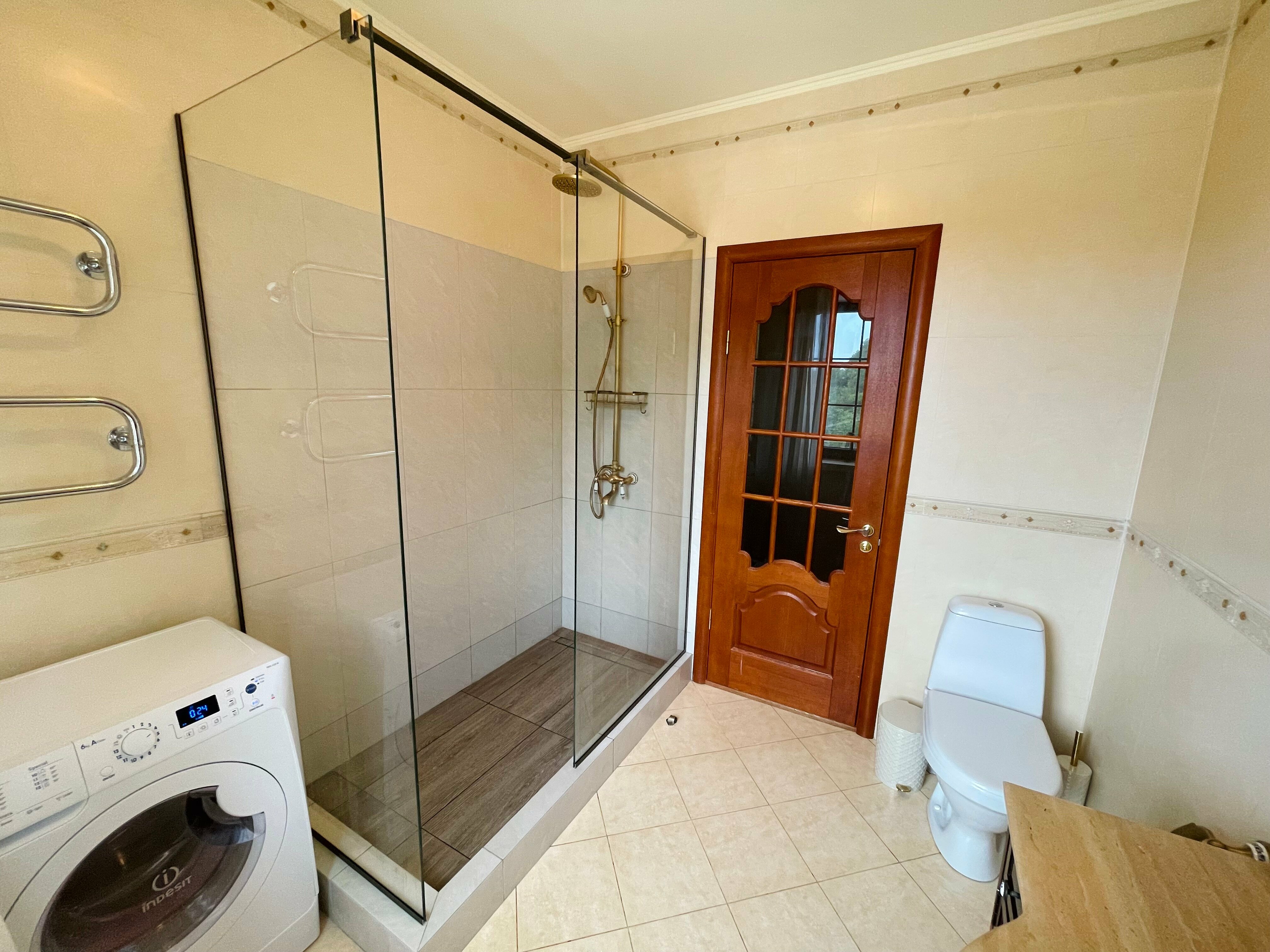 Cемейный номер с собственной ванной комнатой