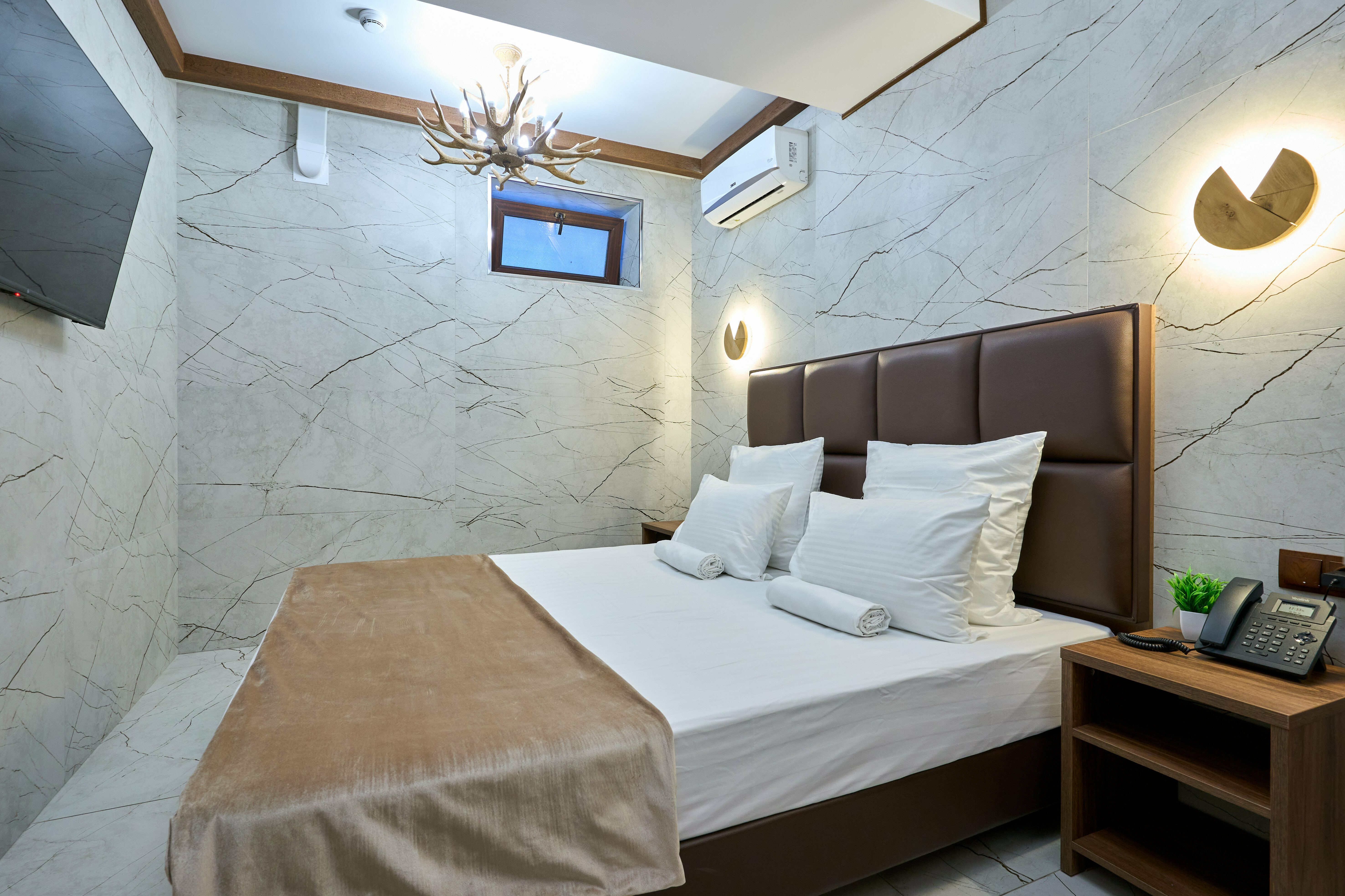 Бюджетный цокольный номер, без окна