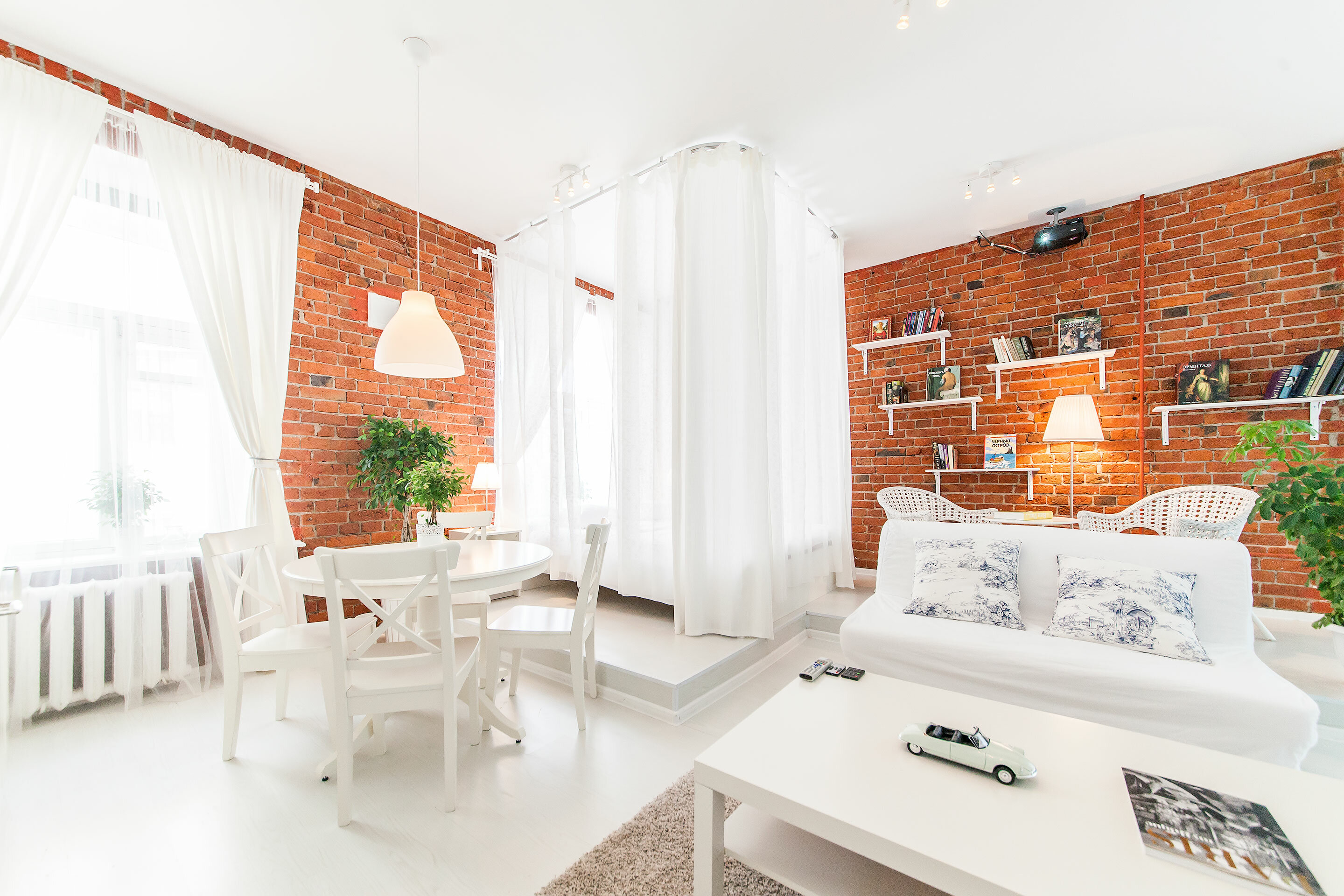 Номер-студия с кроватью размера «king-size»