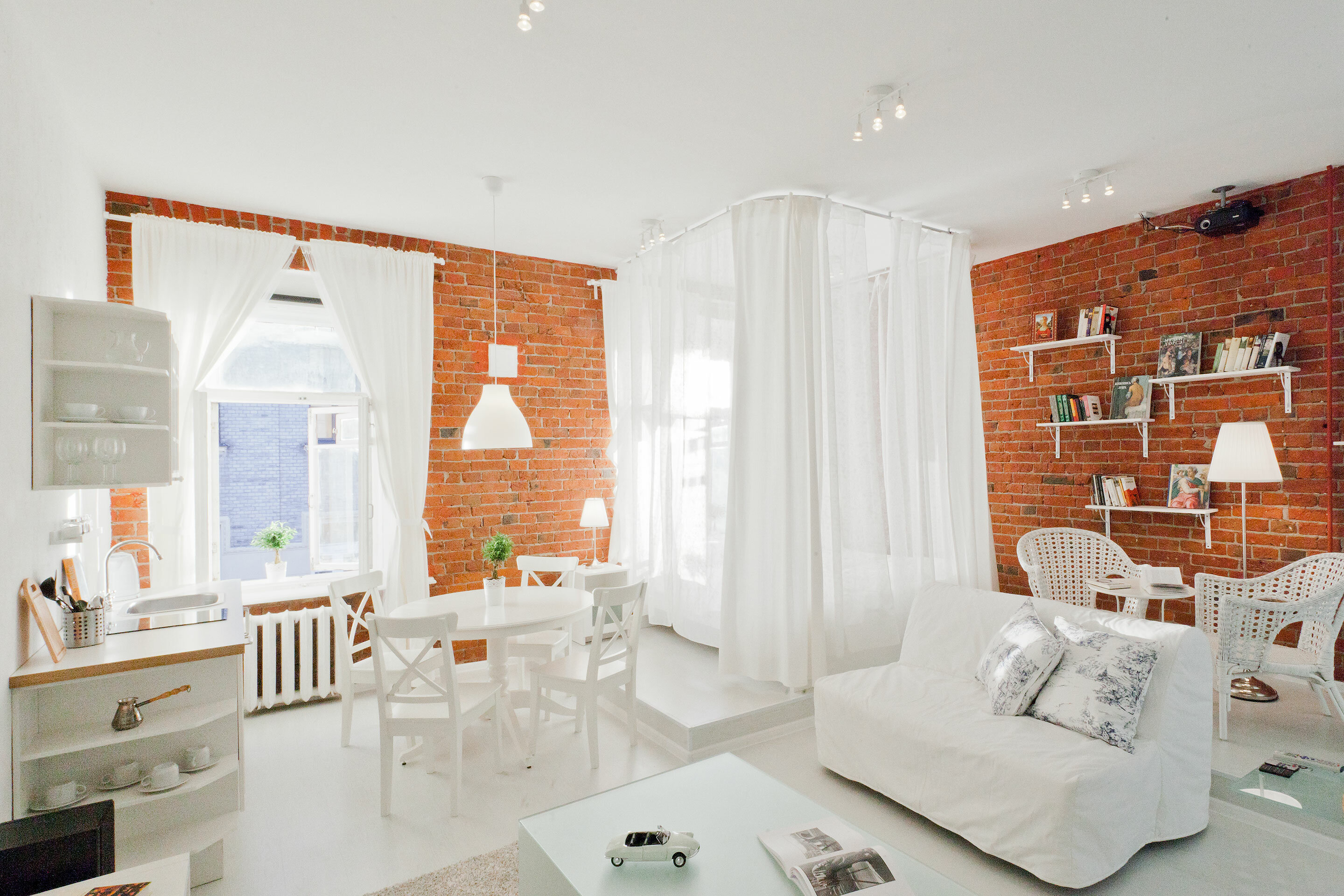 Номер-студия с кроватью размера «king-size»