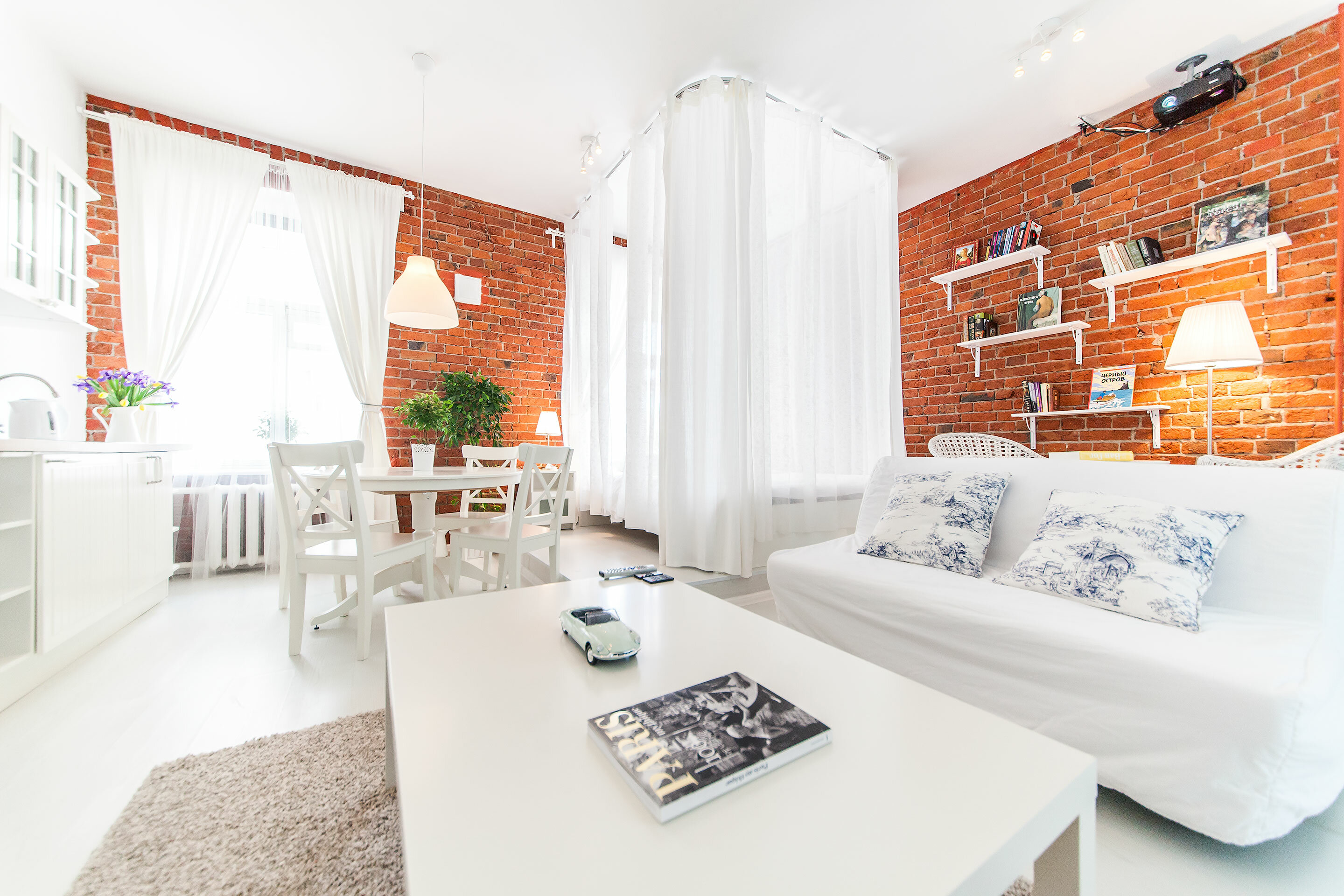 Номер-студия с кроватью размера «king-size»