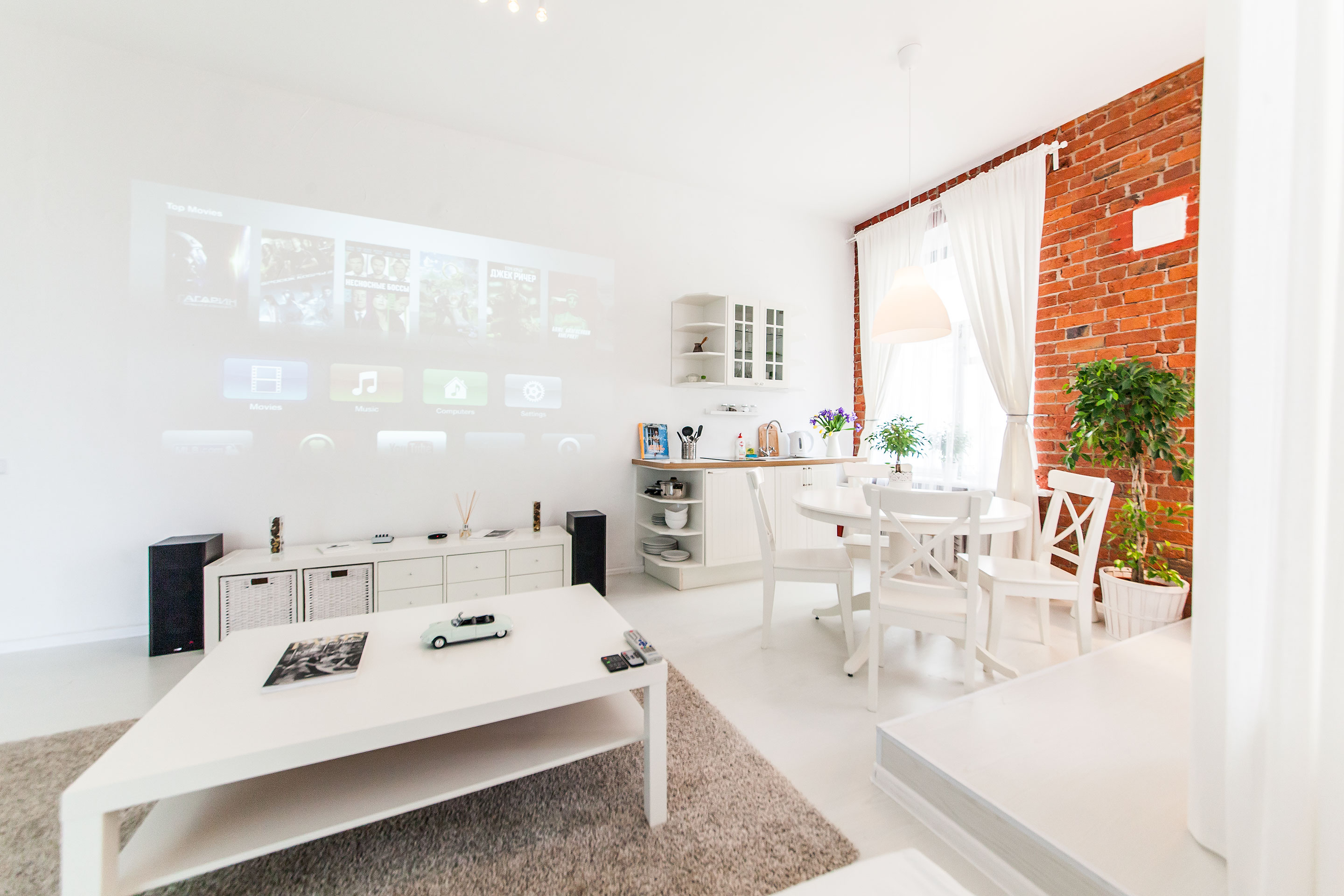 Номер-студия с кроватью размера «king-size»