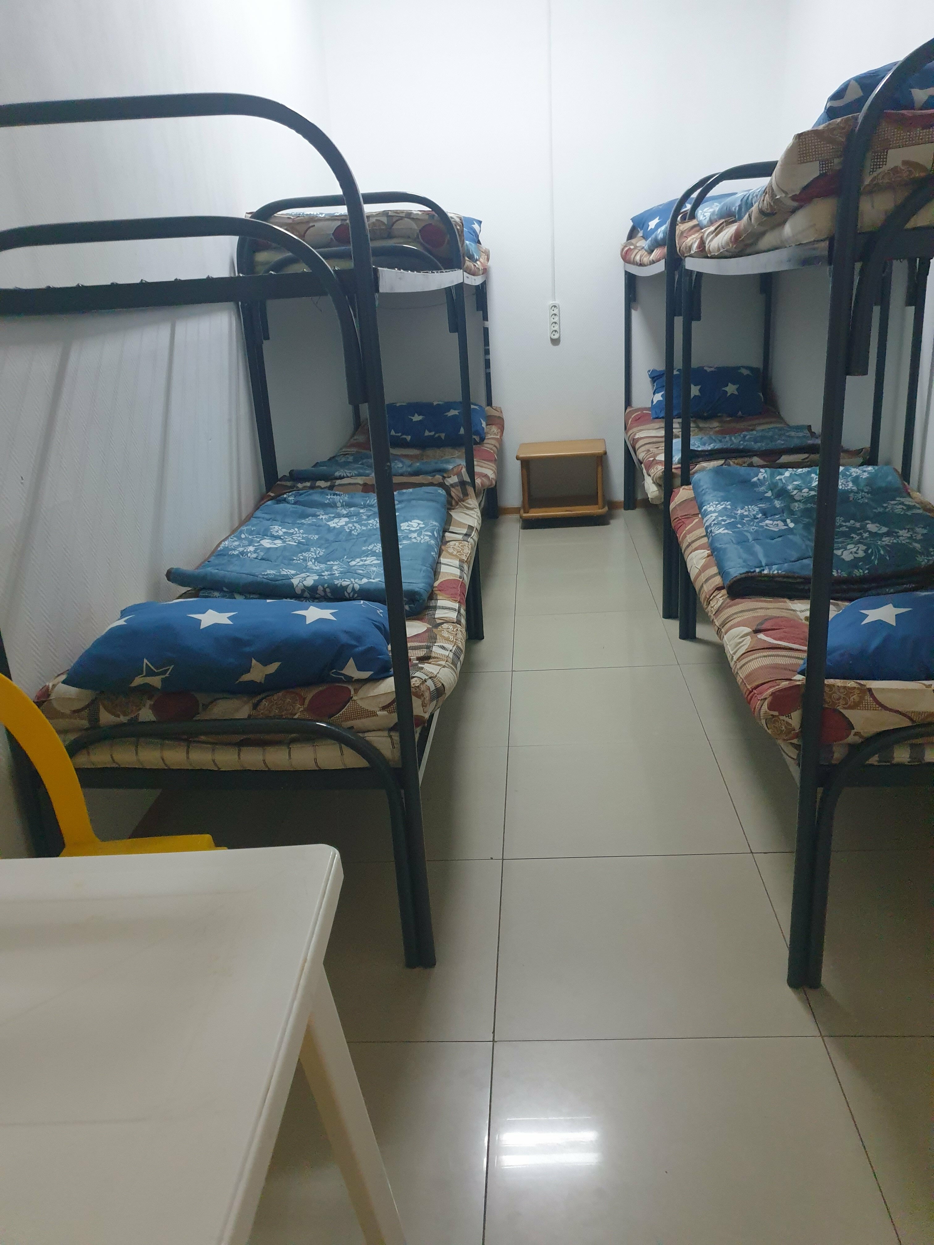 Общий номер для мужчин с 6 кроватями