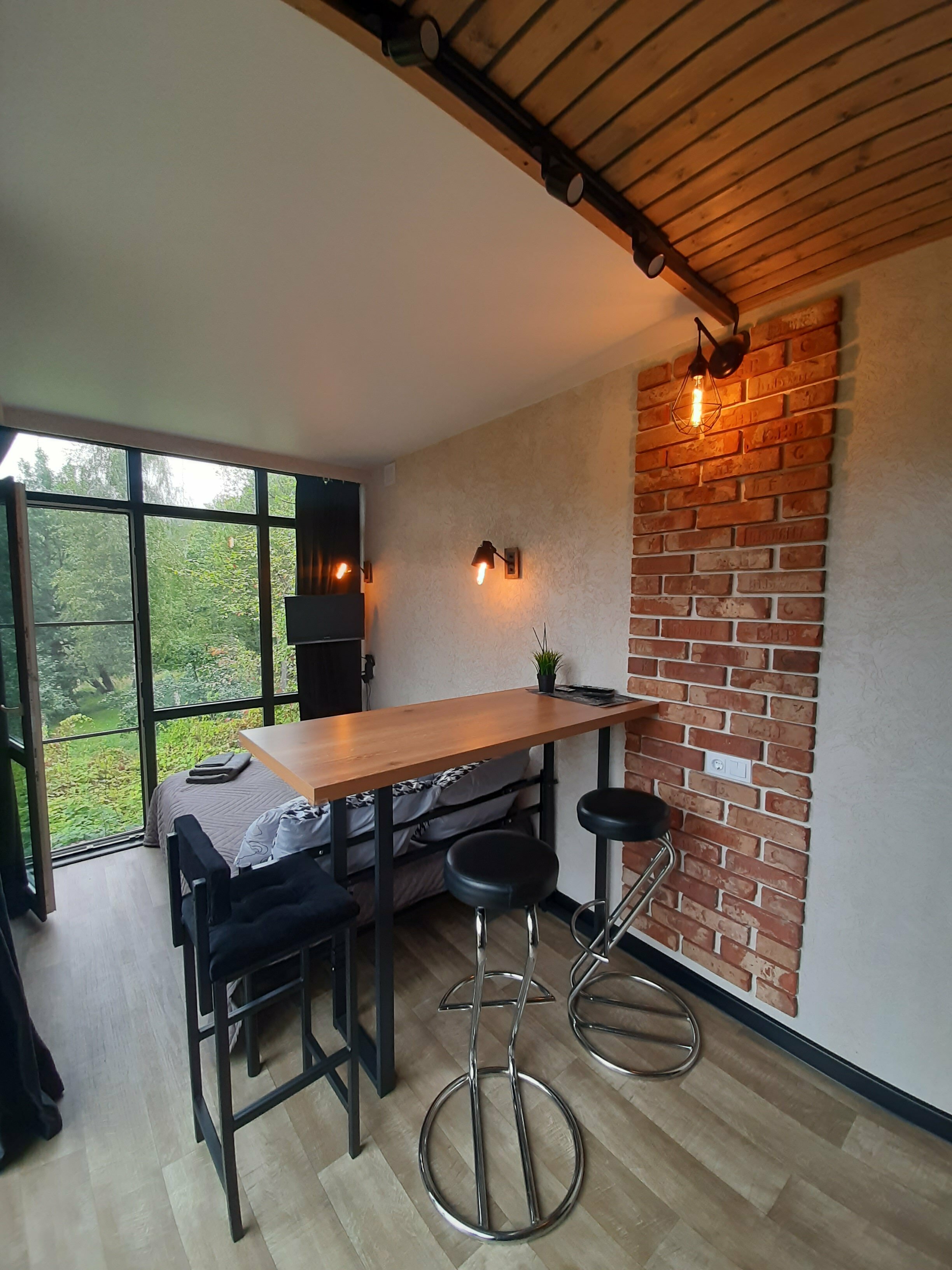 Трехместный номер с собственной ванной комнатой