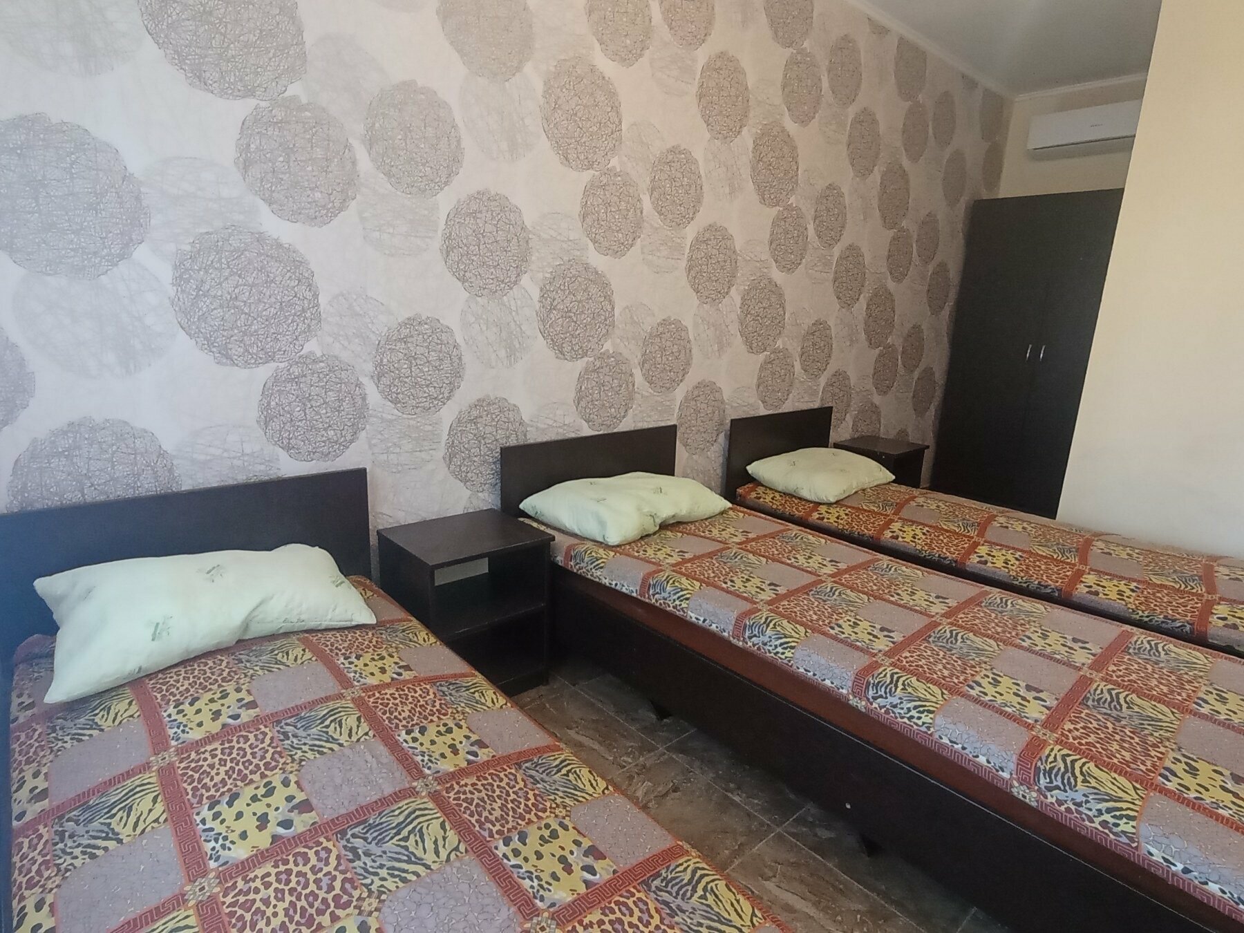 Трехместный номер с душем