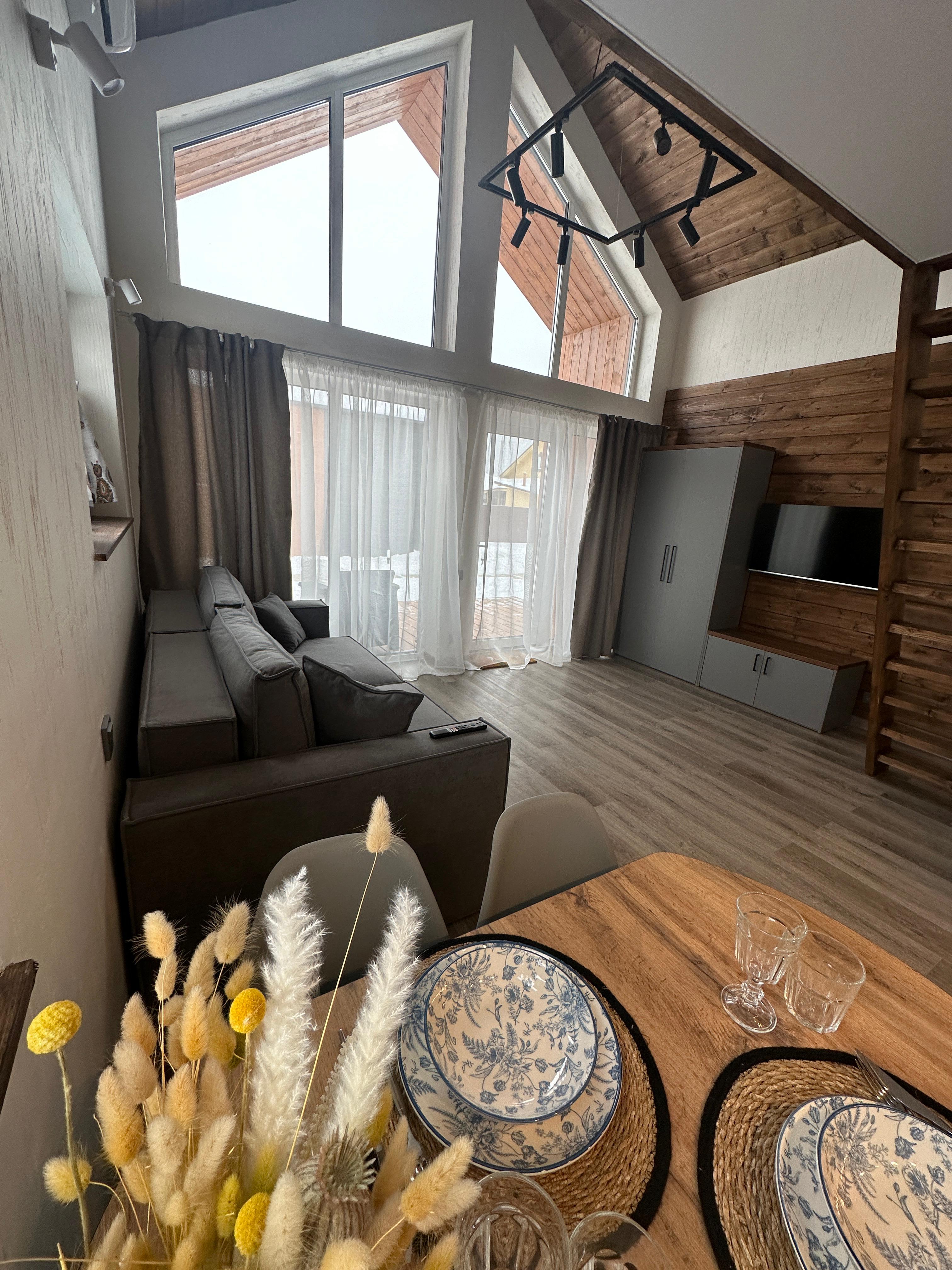 Дом на 4-ых (серый)