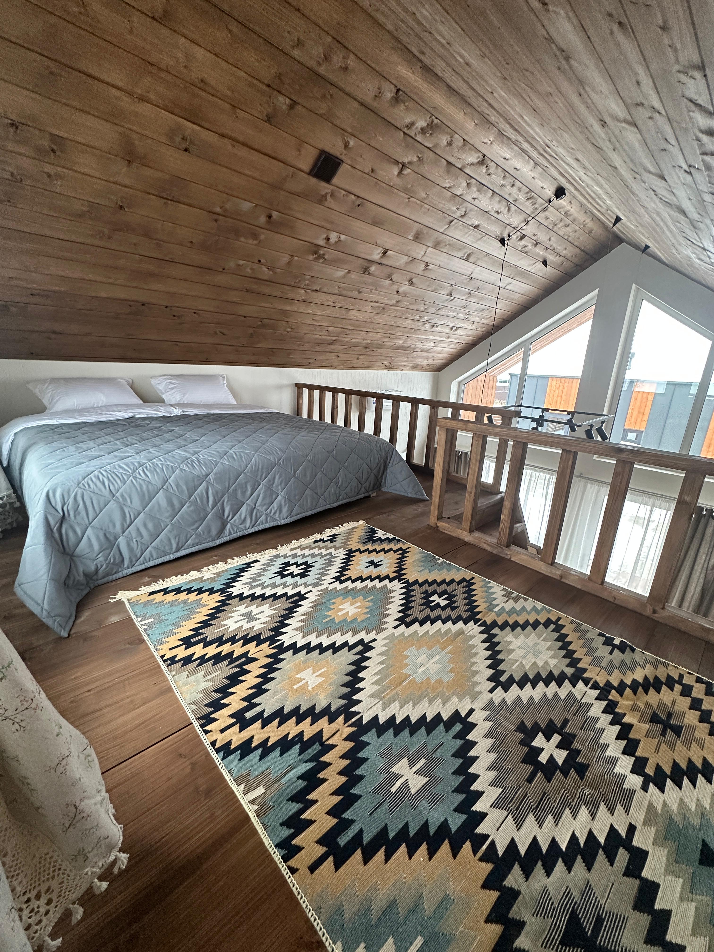 Дом на 4-ых (серый)