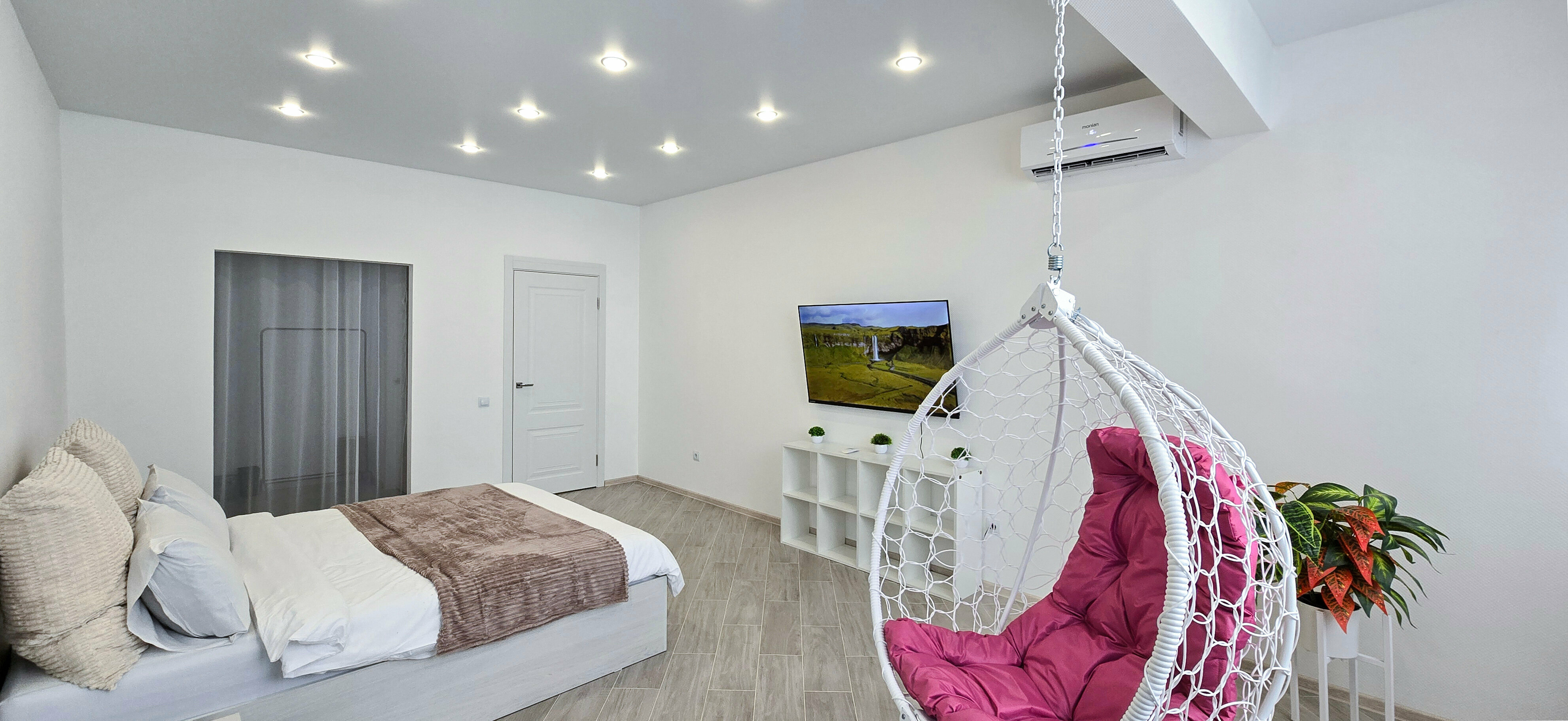 Улучшенные апартаменты на высоком 19 этаже