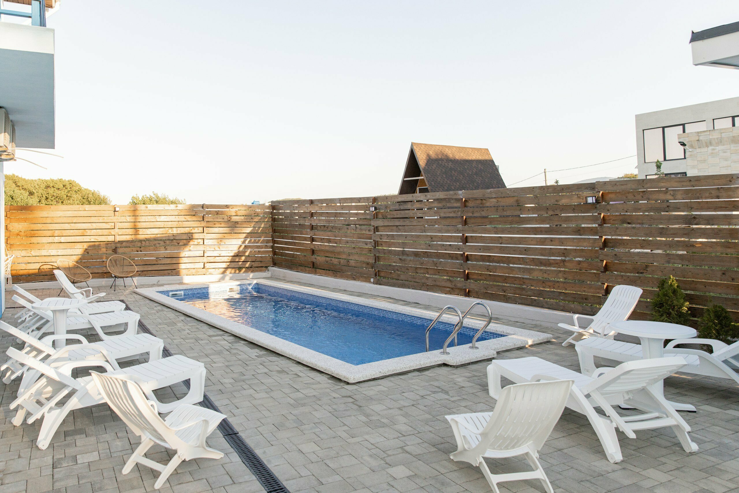 Трехместный номер с видом на бассейн