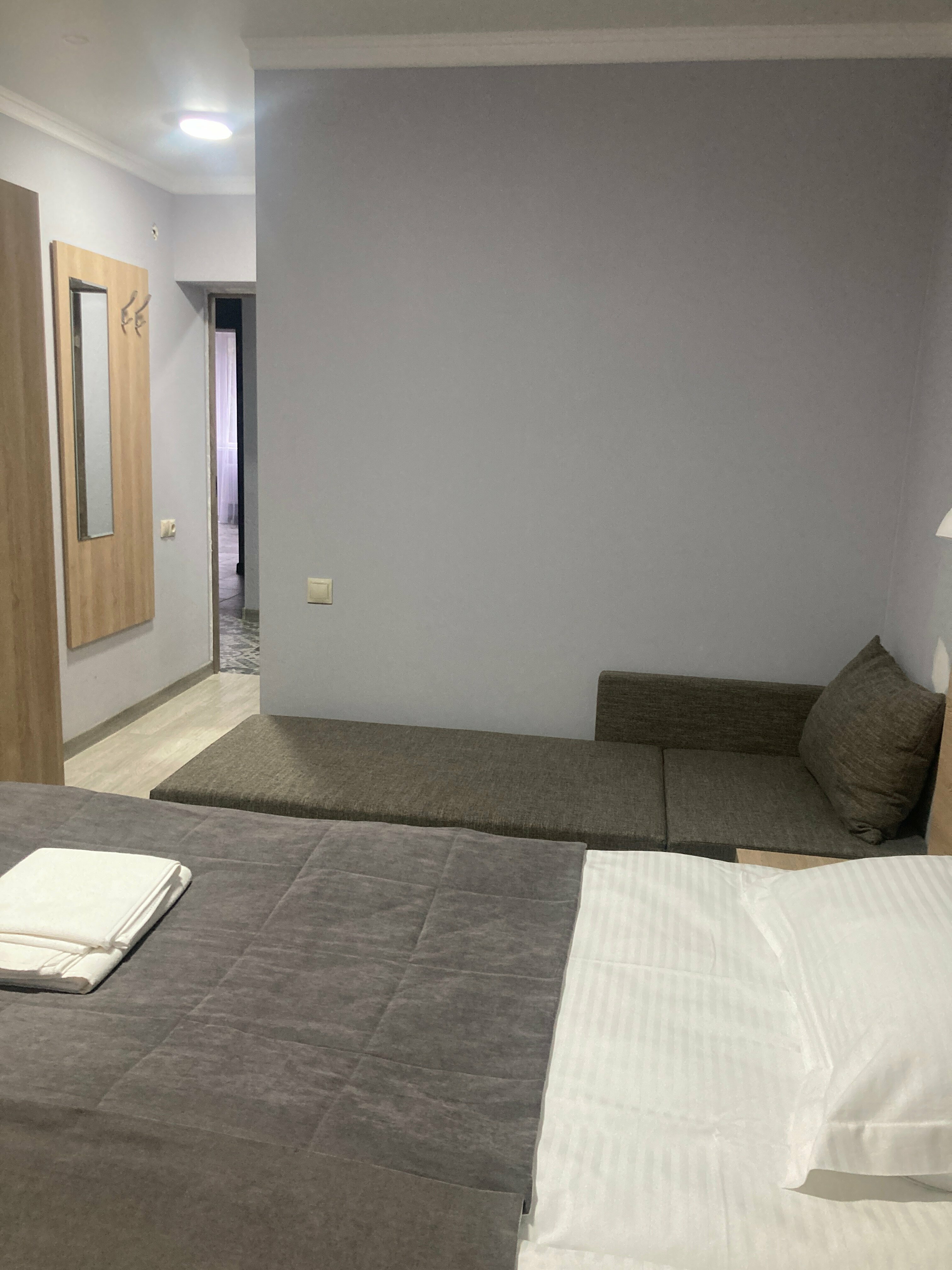 Трехместный номер «Комфорт» с душем