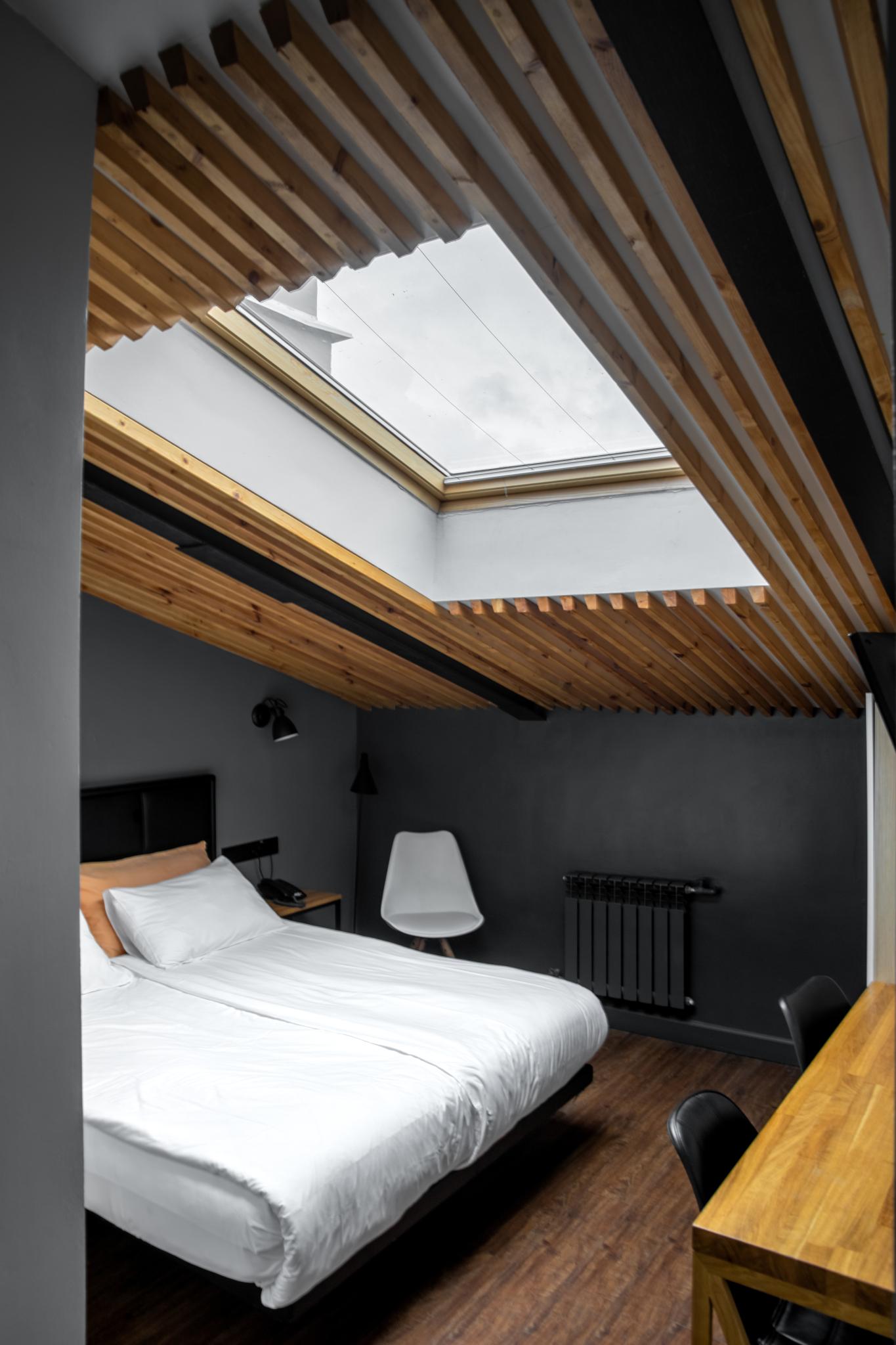 Номер студия с 1 двуспальной кроватью (мансарда)