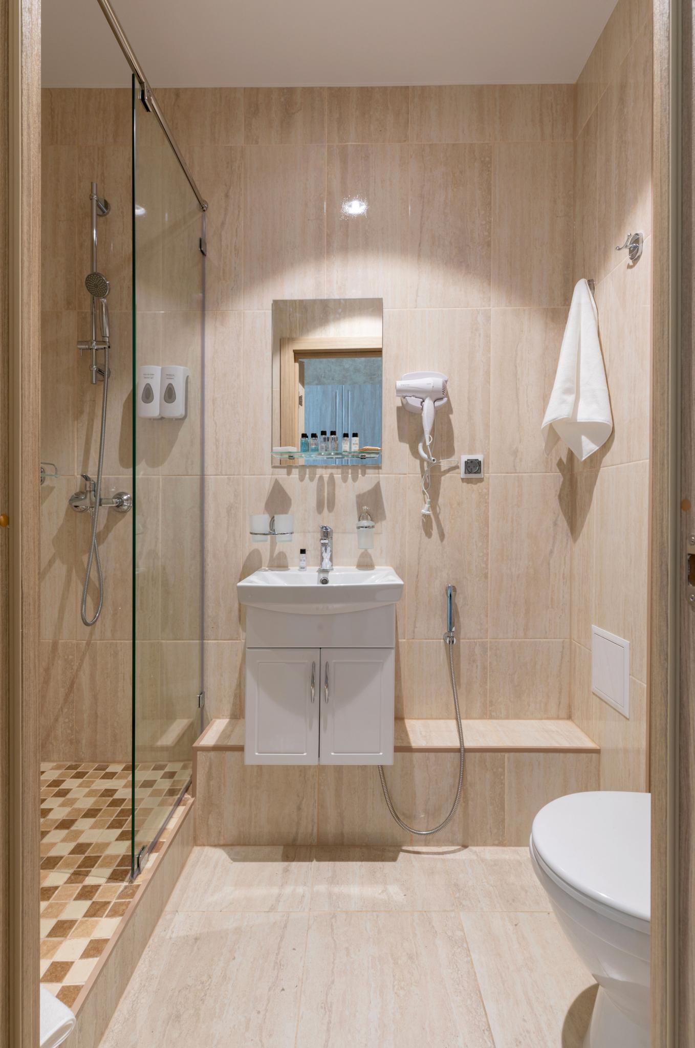 Номер стандарт бизнес с 1 двуспальной кроватью