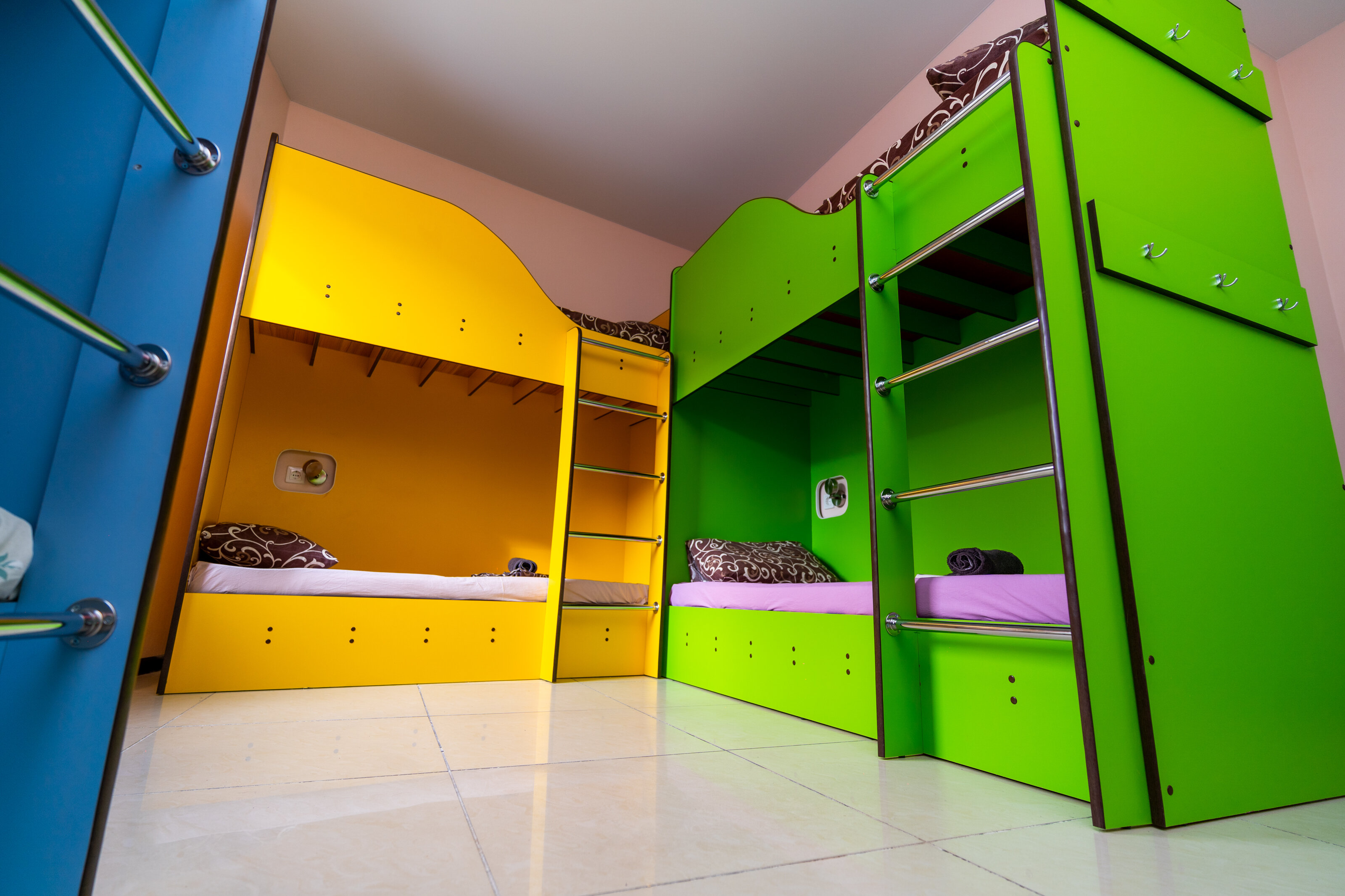 Общий 8-местный номер для мужчин