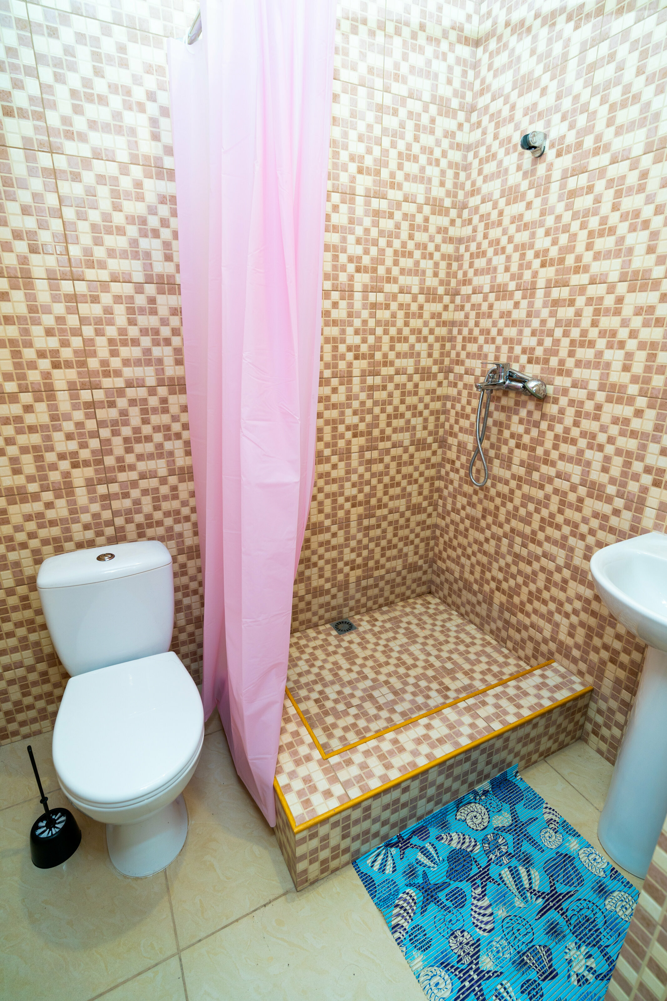 Четырехместный номер с ванной комнатой