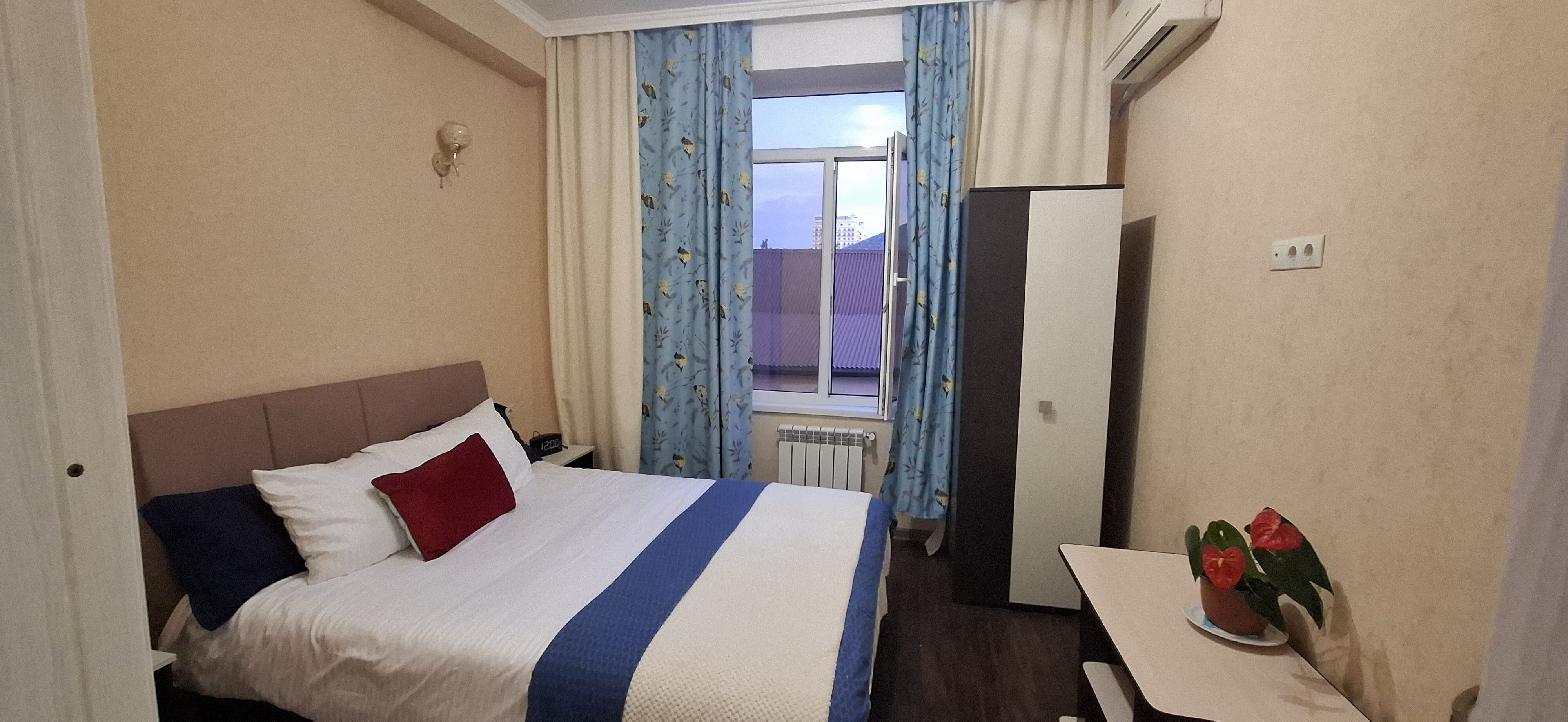 Четырехместный номер с ванной комнатой