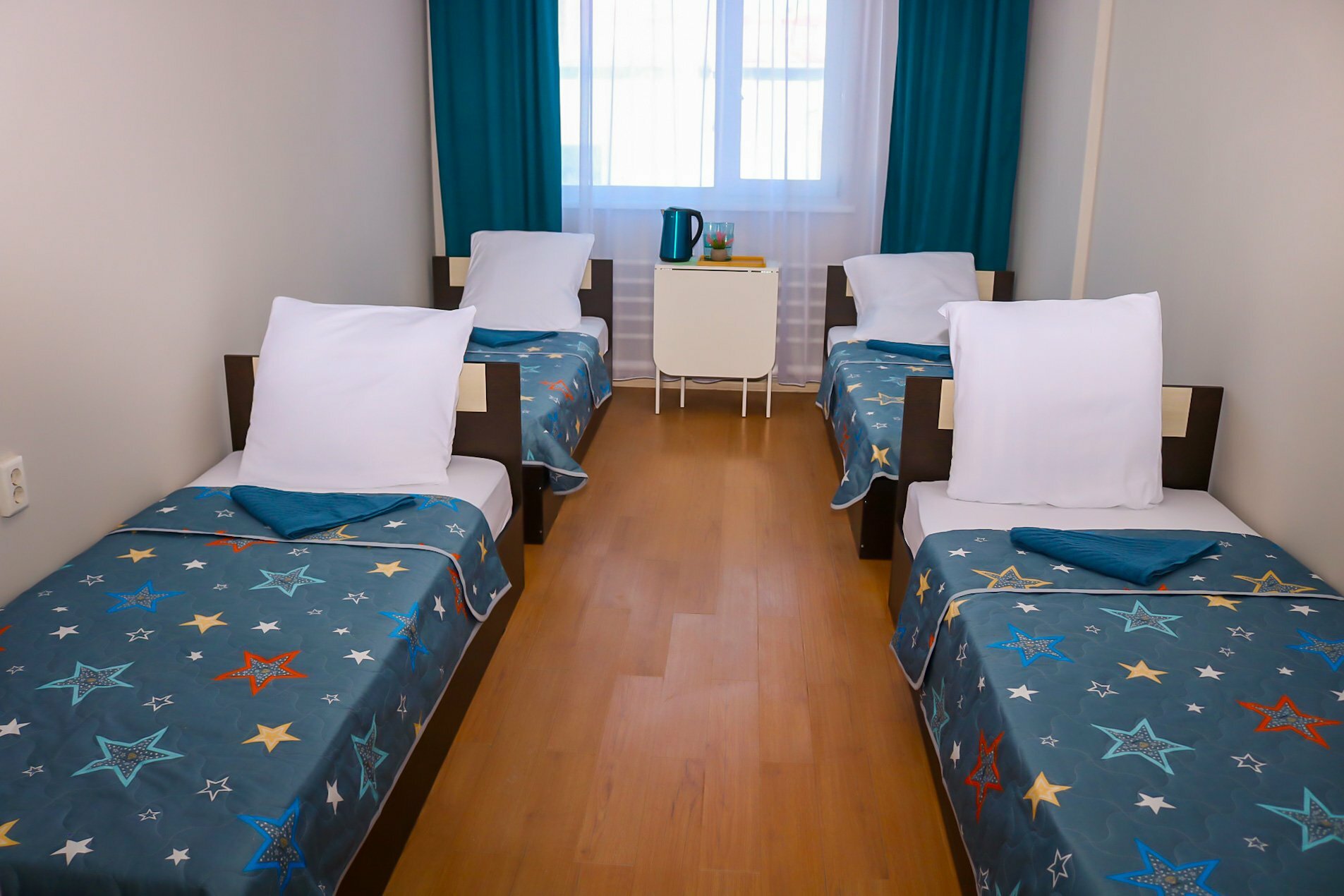 Односпальная кровать в общем мужском номере