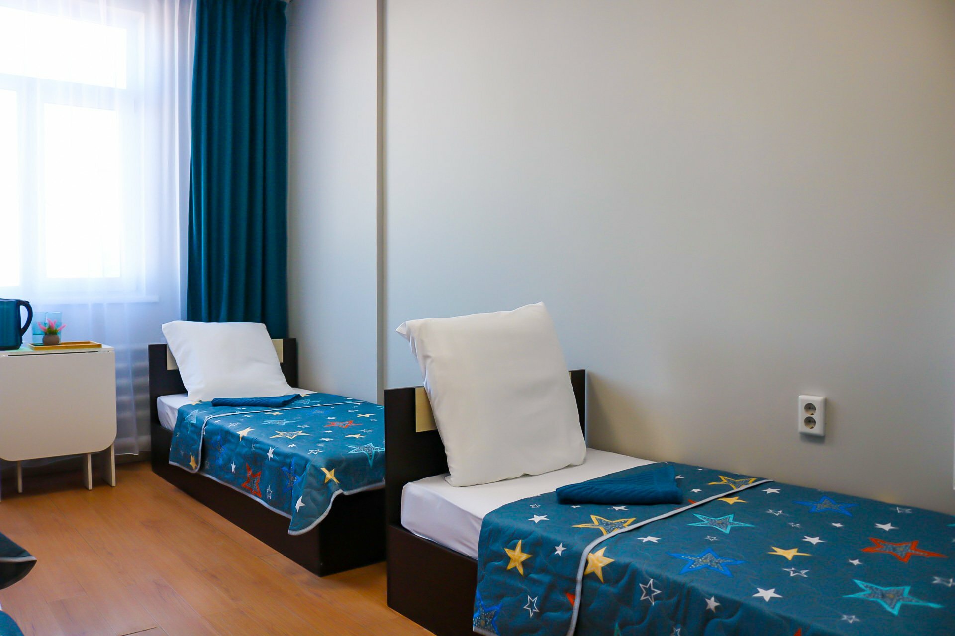 Односпальная кровать в общем мужском номере