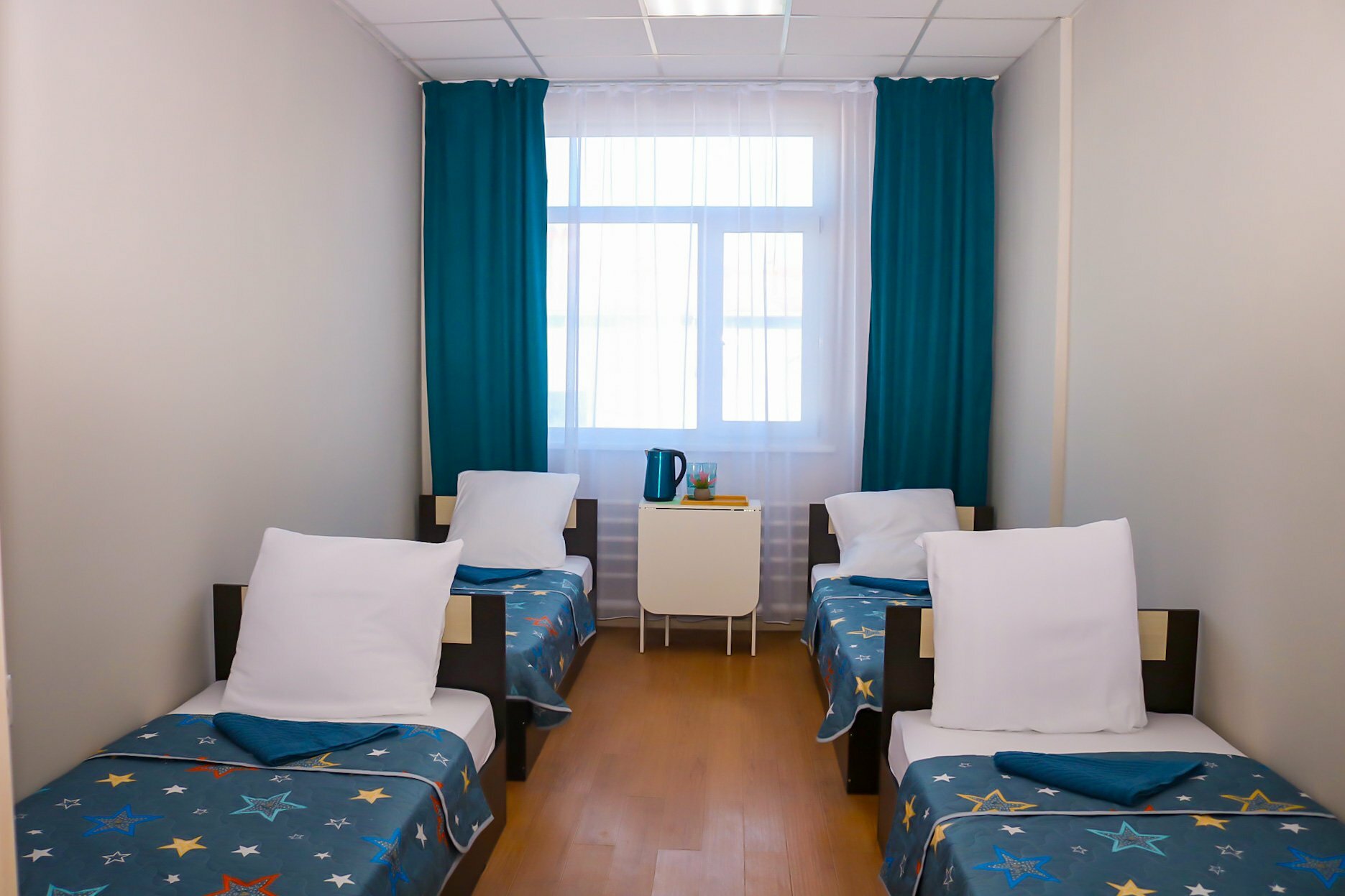 Кровать в общем номере для мужчин