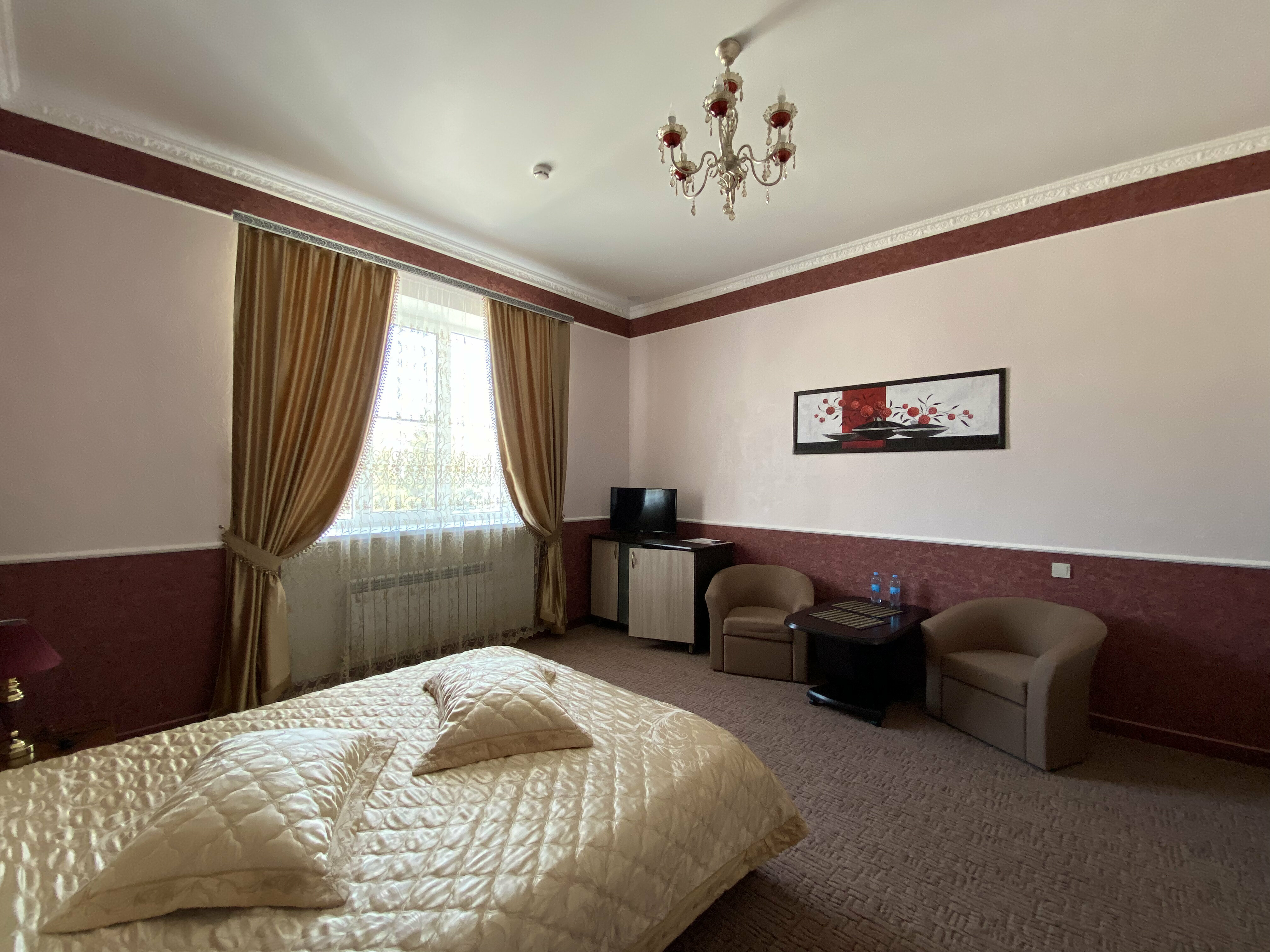 Однокомнатный двухместный номер с двухместной кроватью. Повышенной комфортабельности.