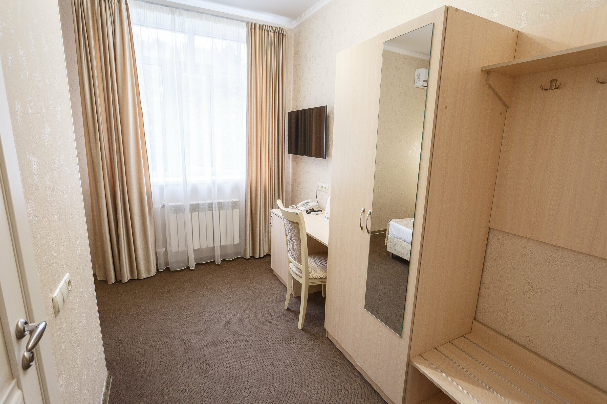 Одноместный номер с видом на горы