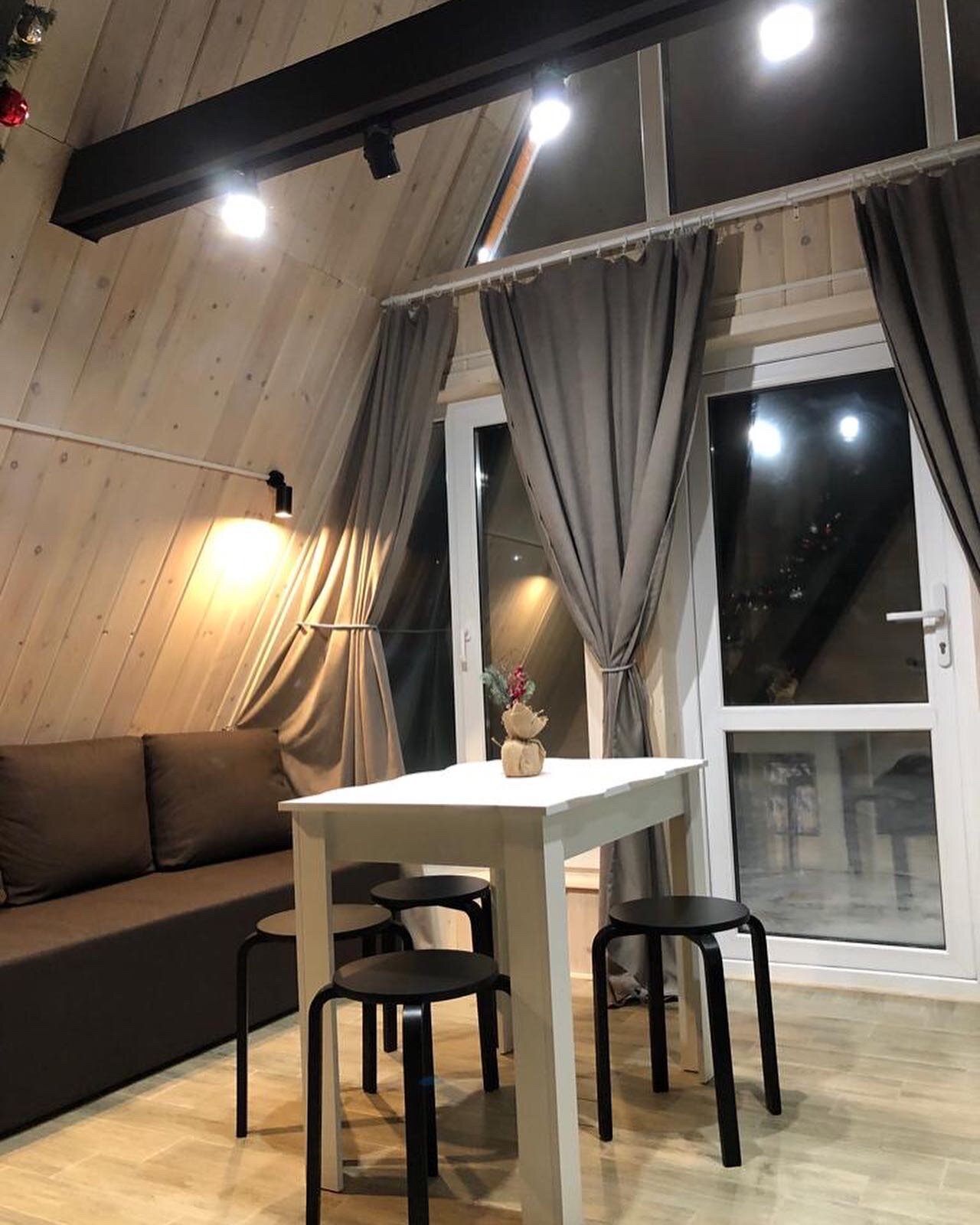 Семейный номер с видом на горы