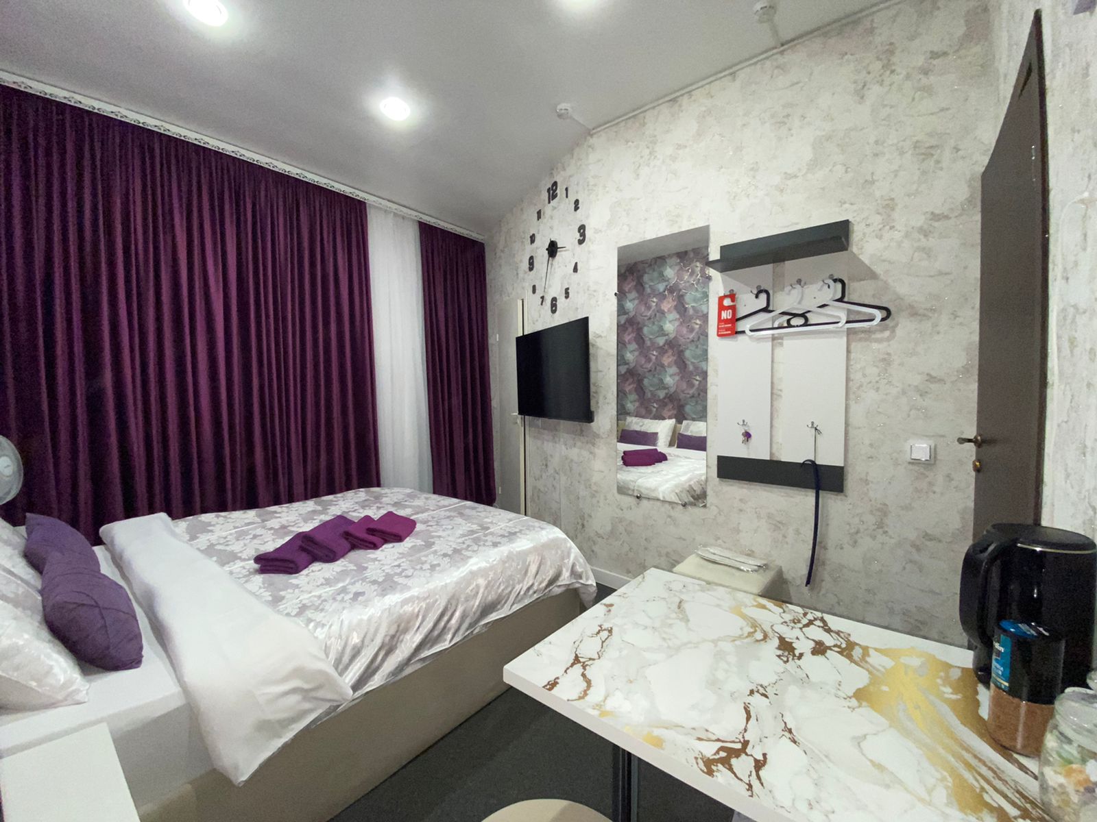 Номер улучшенный  со своим санузлом, душем и телевизором СМАРТ ТВ