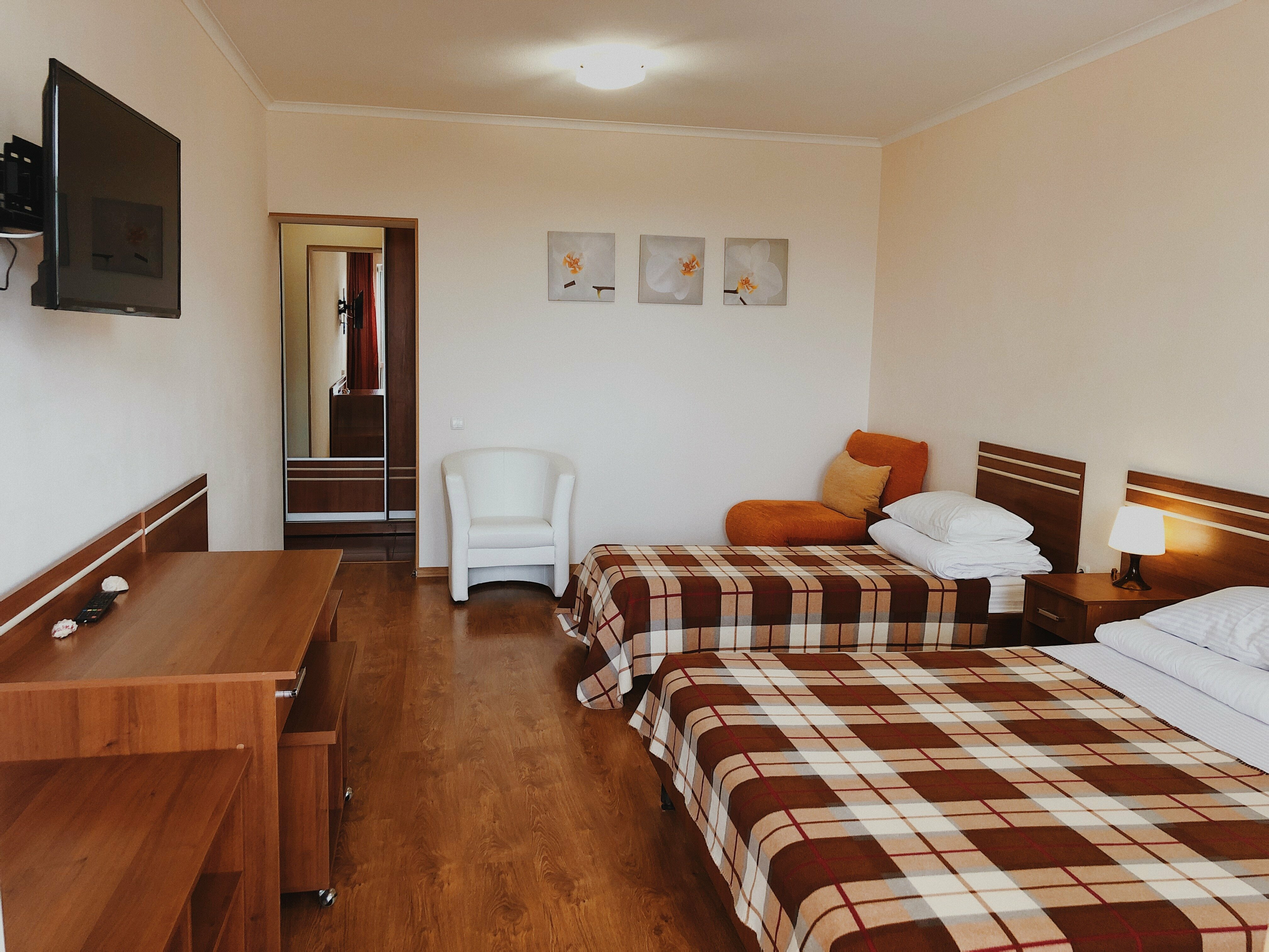 Трехместный номер с балконом