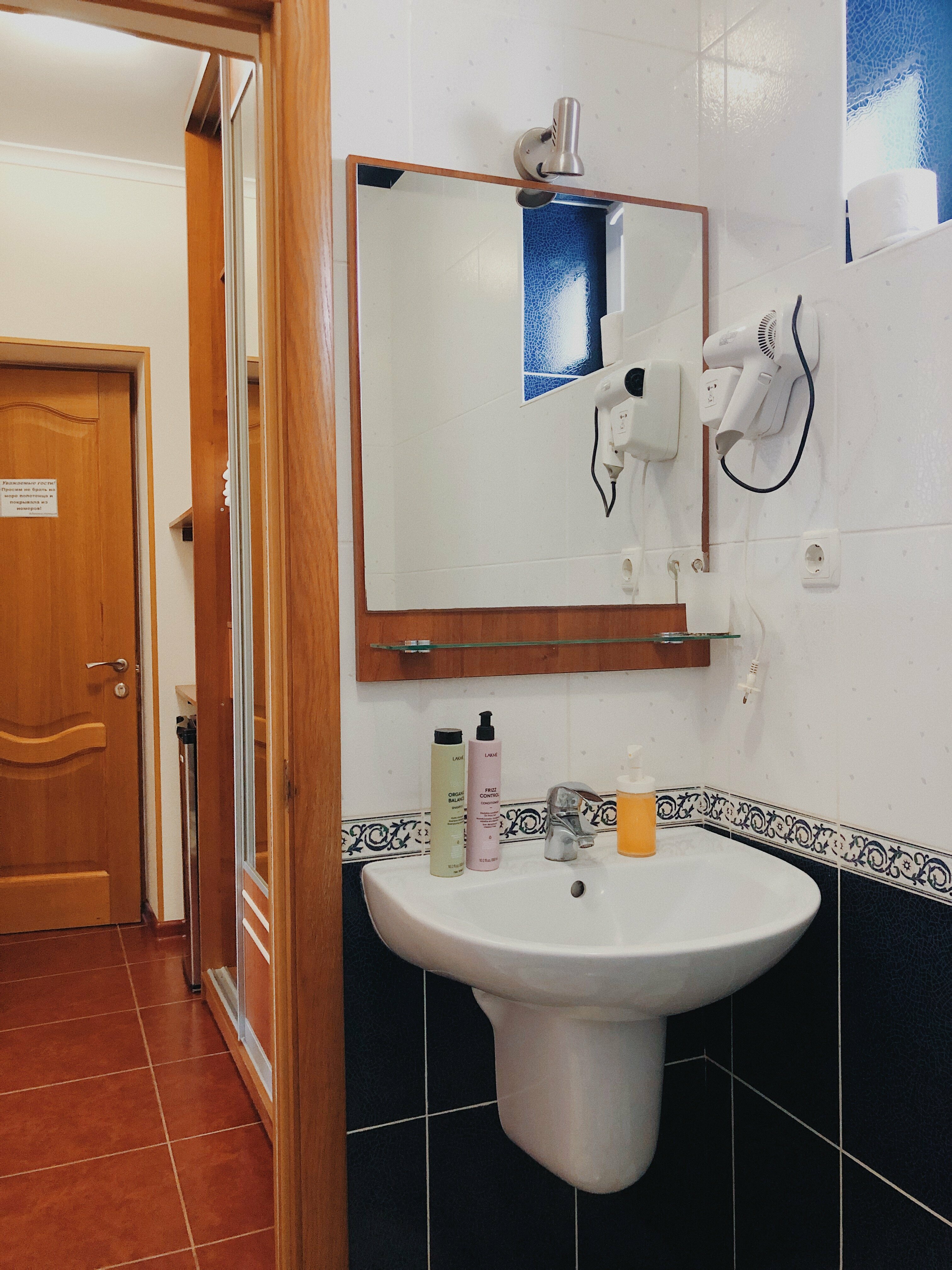 Трехместный номер с балконом