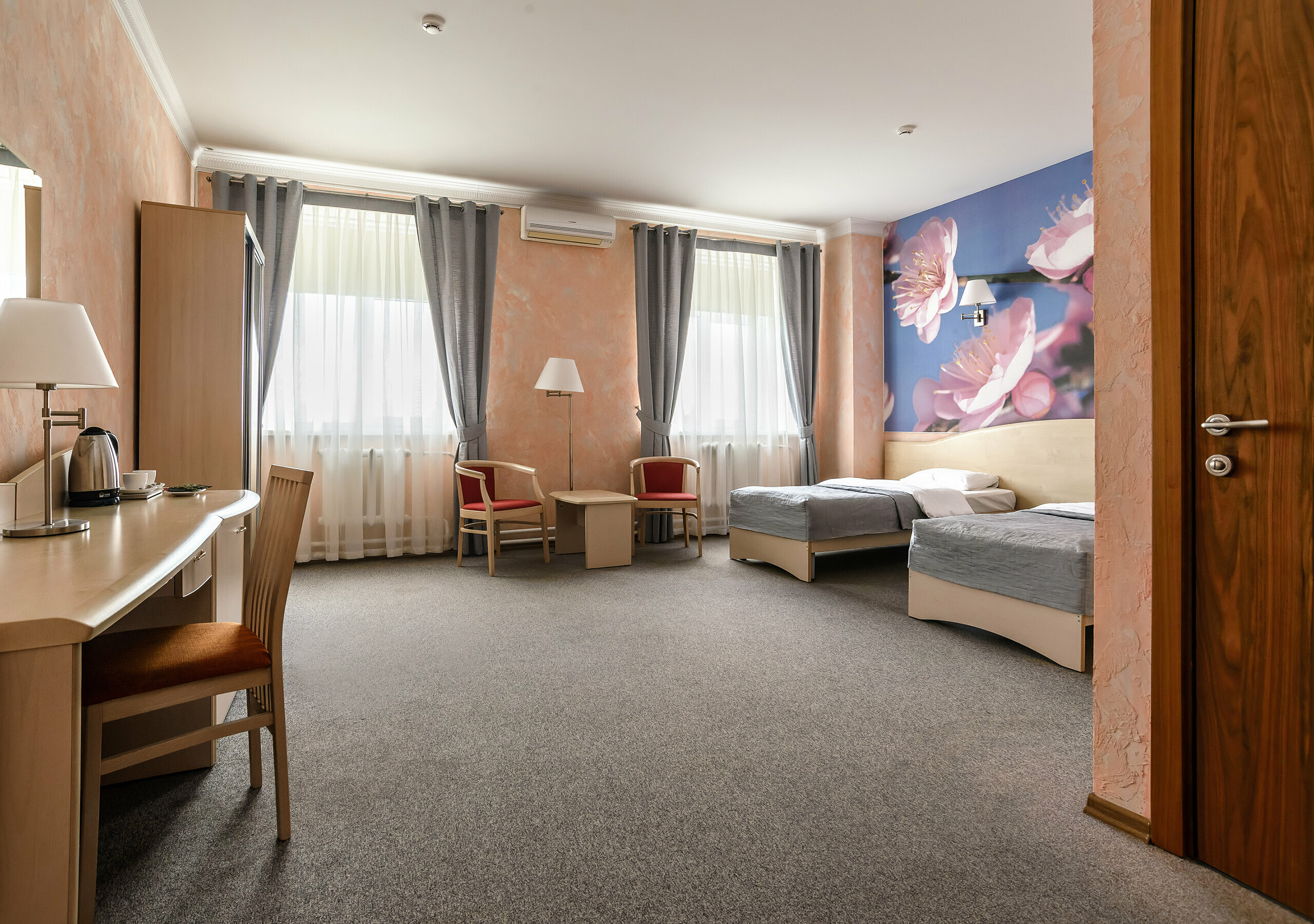 Семейный номер с 2 раздельными кроватями