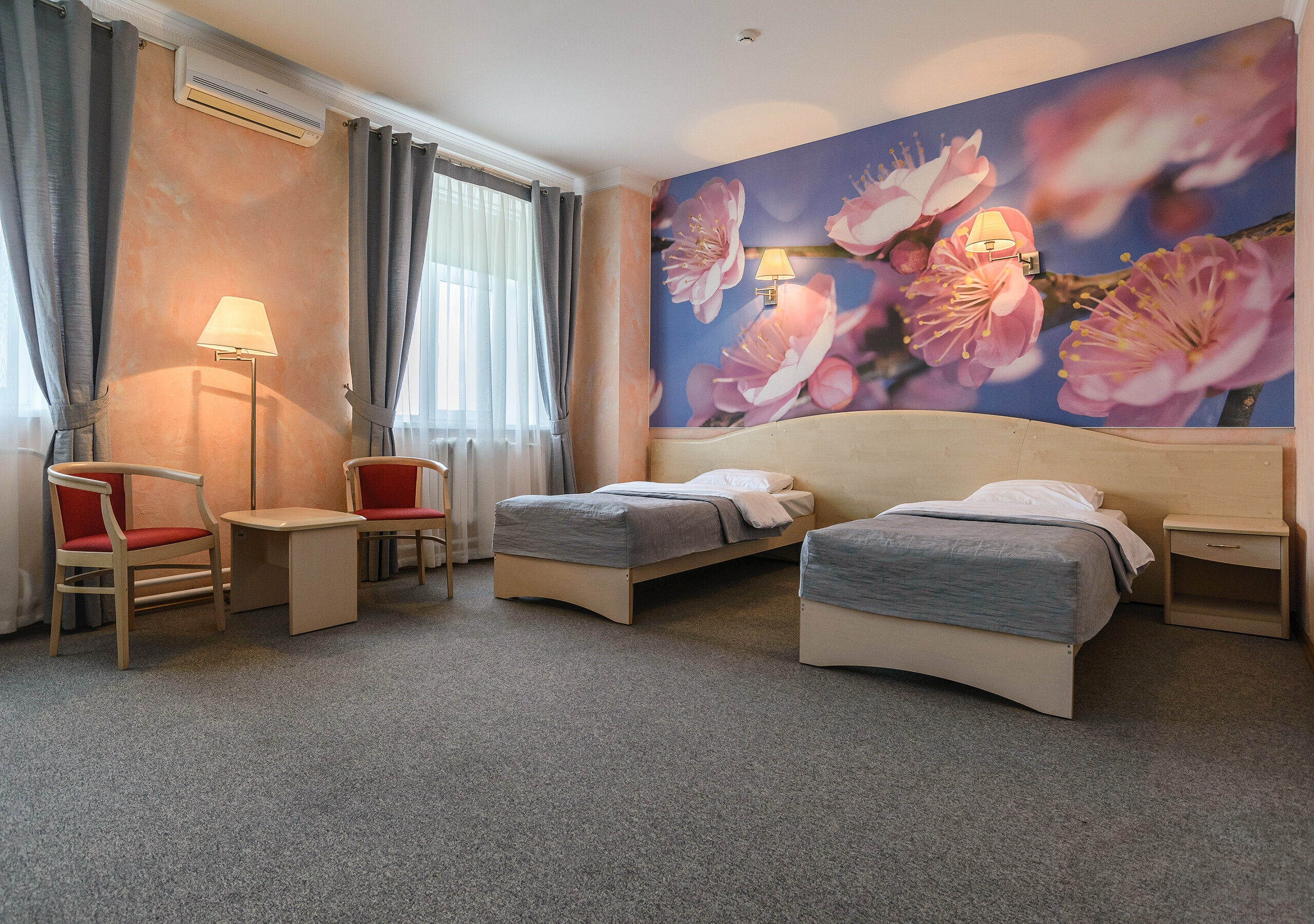 Семейный номер с 2 раздельными кроватями