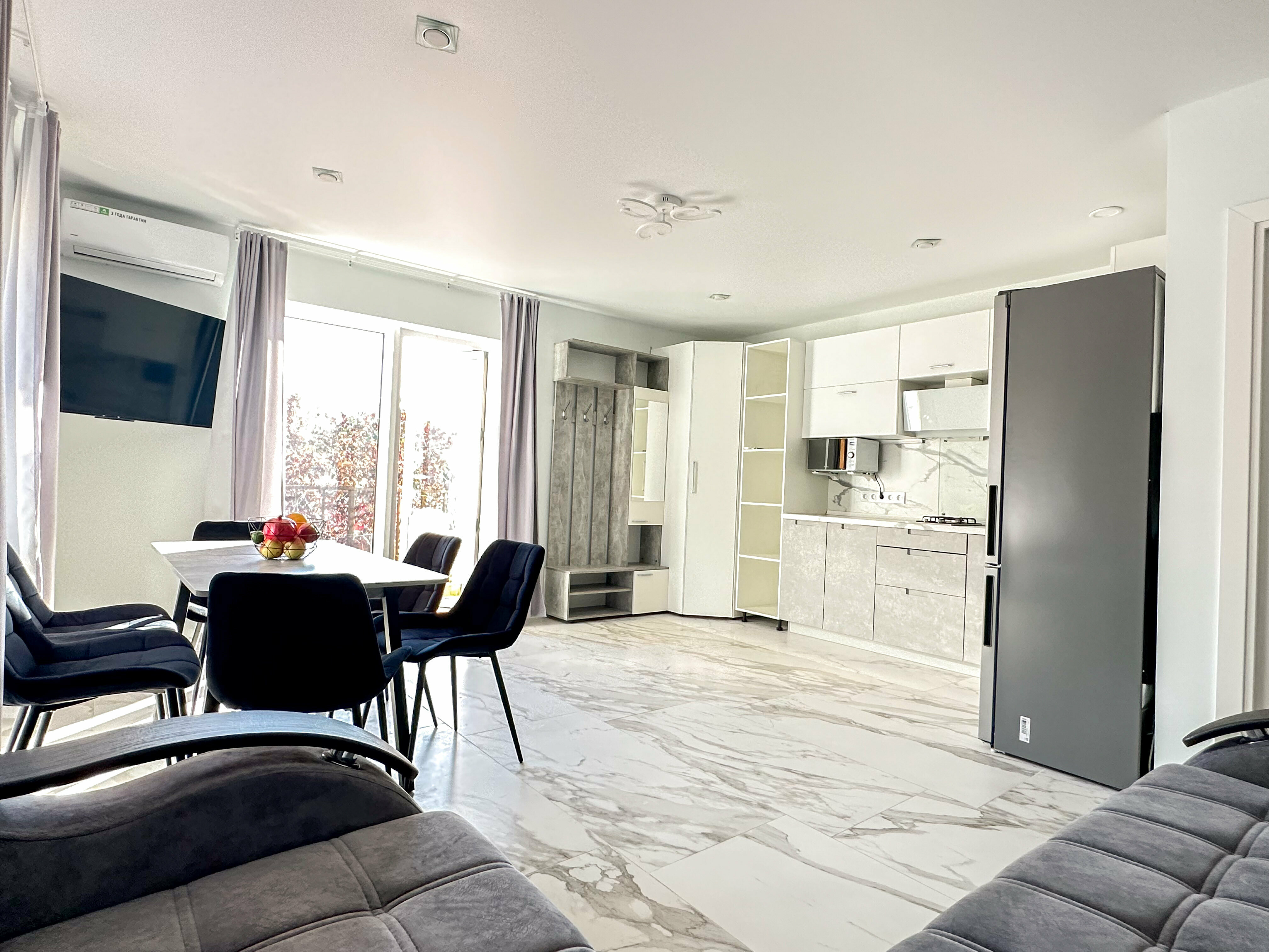 Семейный номер с видом на горы