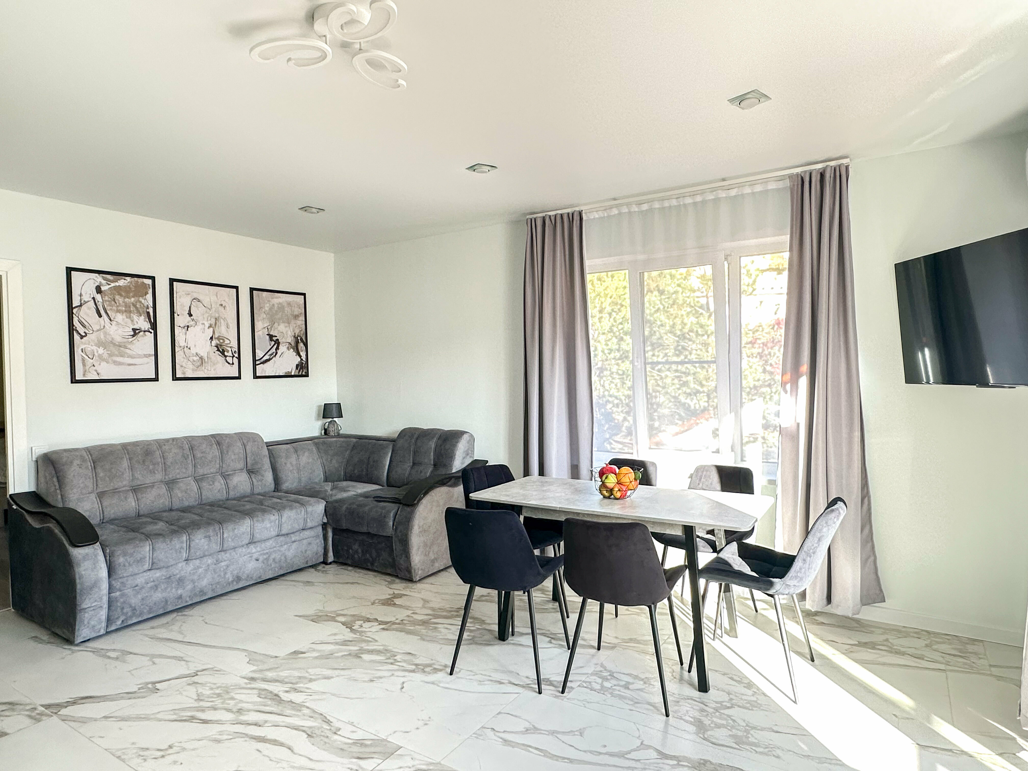 Семейный номер с видом на горы