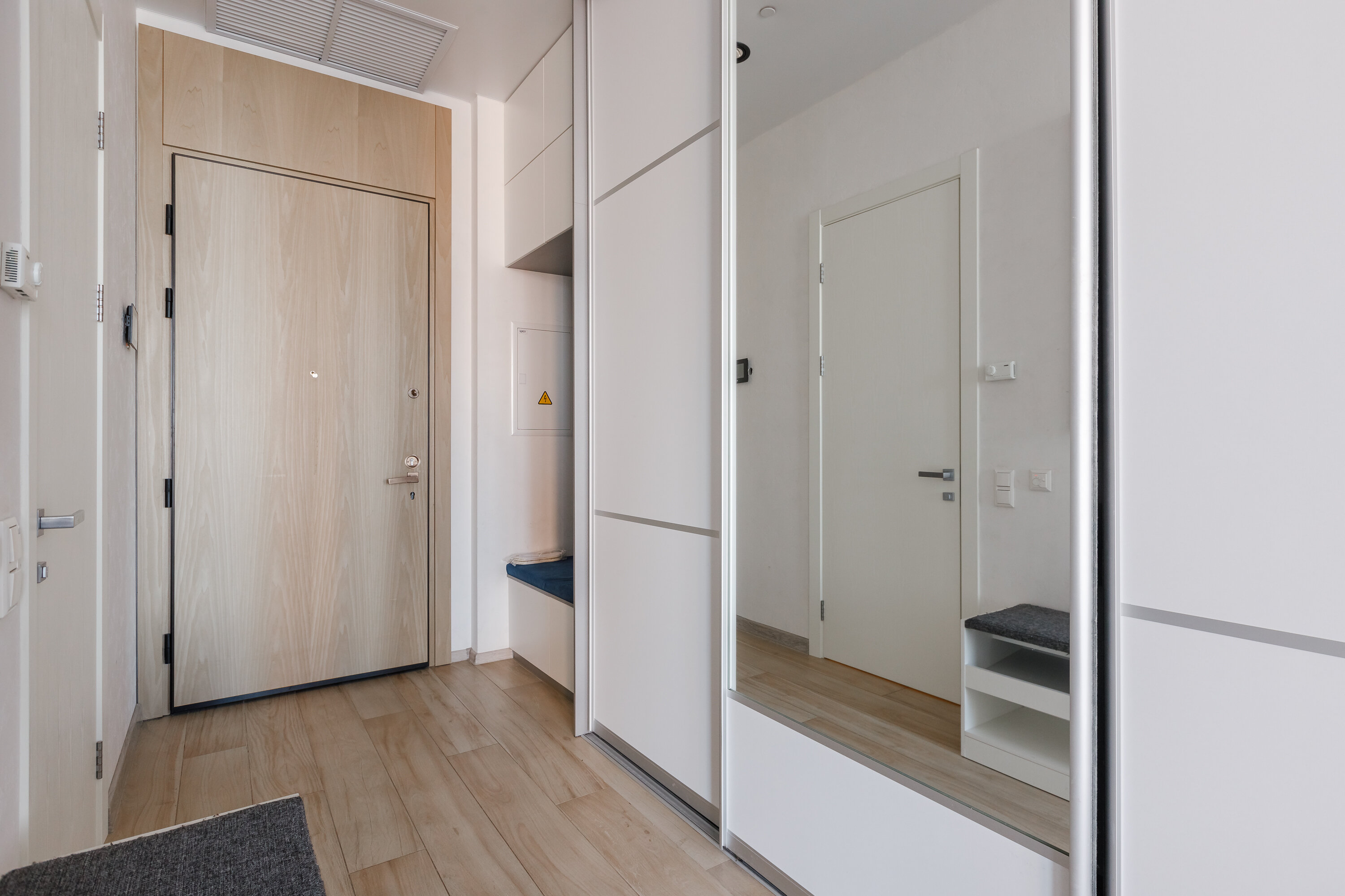 Номер-студия с кроватью размера "king-size" и диван-кроватью